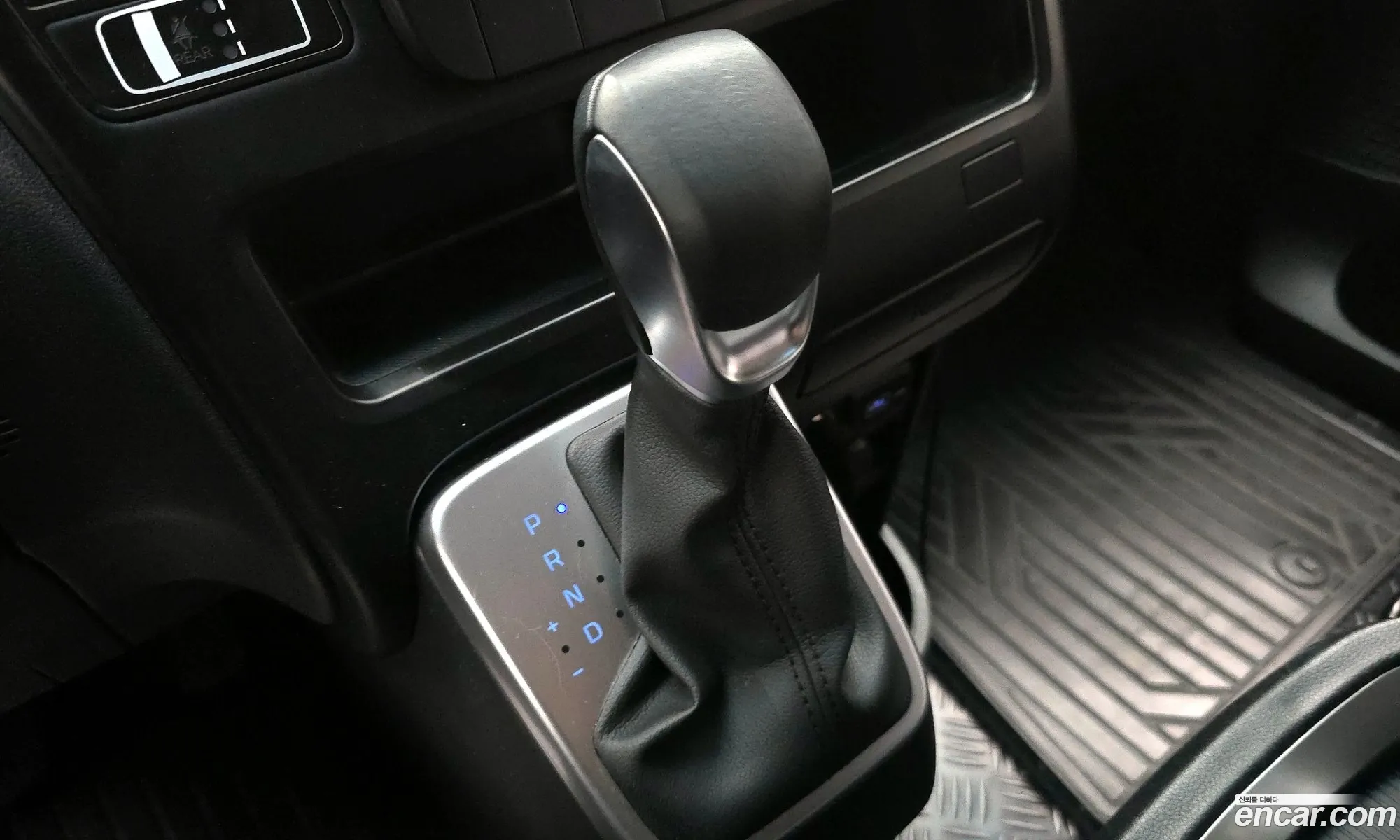 Hyundai Staria 2022 — 23