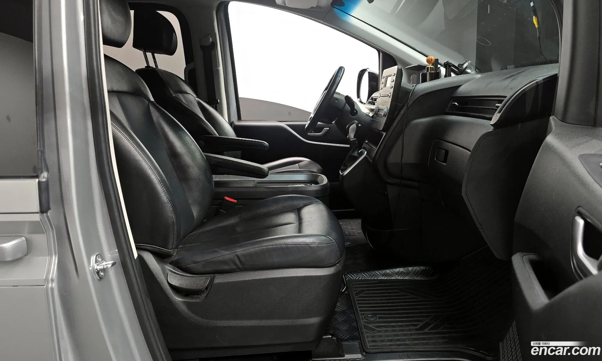 Hyundai Staria 2022 — 32