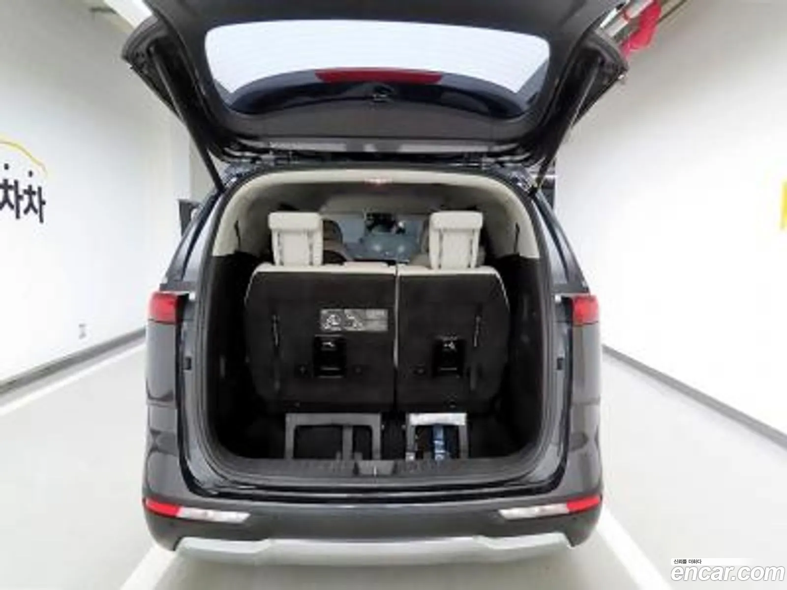 Kia Carnival 2021 — 3