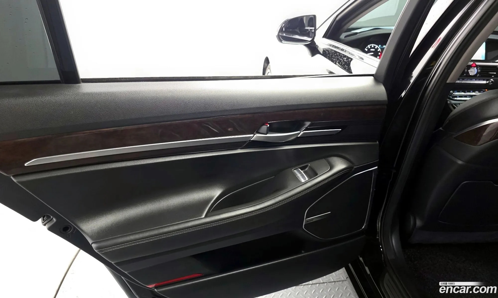 Genesis EQ900 2016 — 15