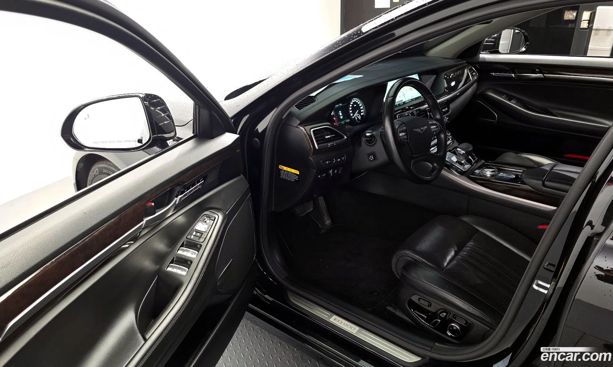 Genesis EQ900 2016 — 22