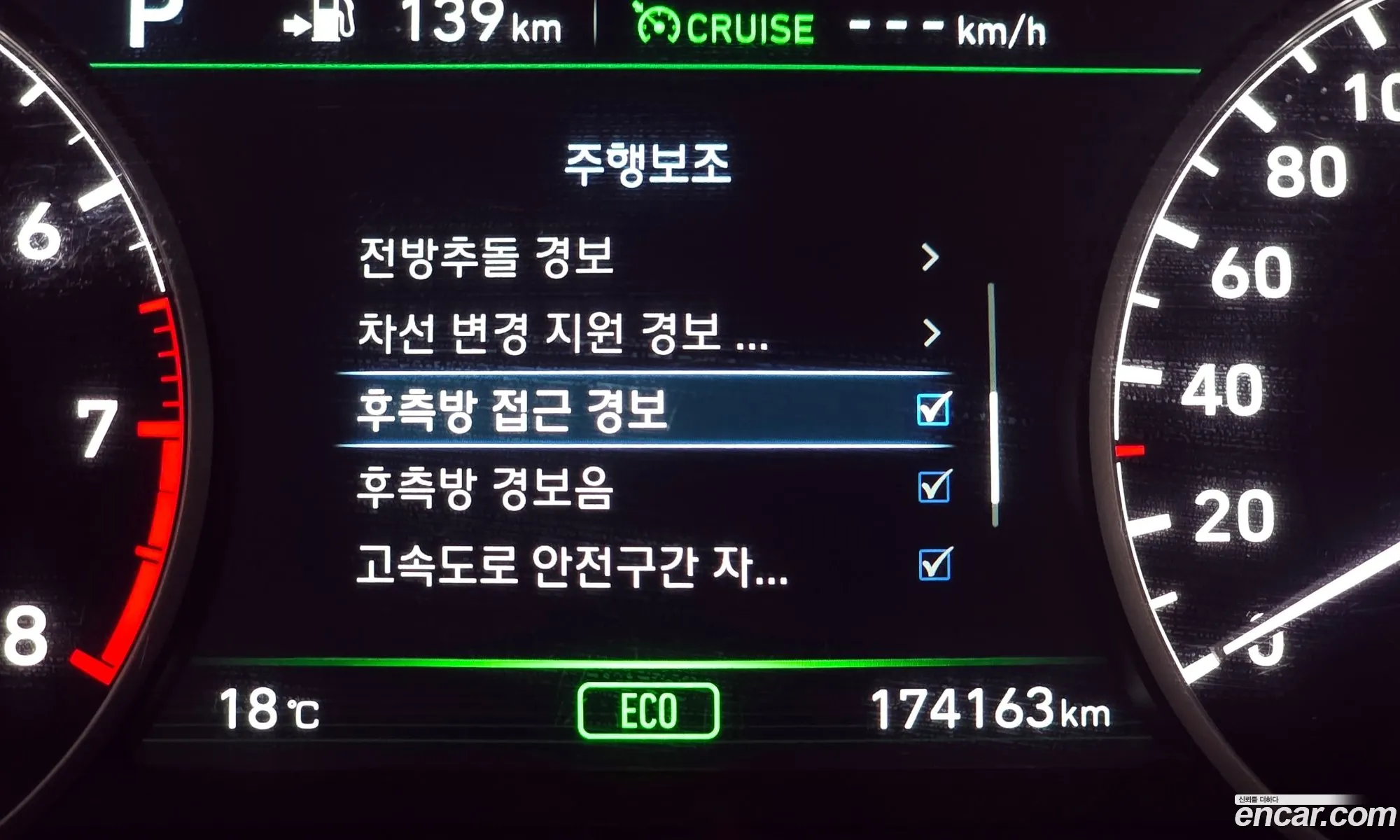 Genesis EQ900 2016 — 21