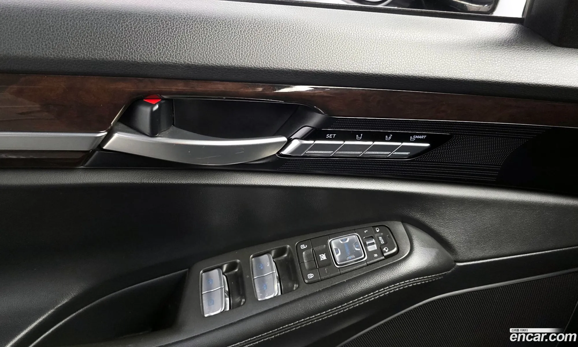 Genesis EQ900 2016 — 16