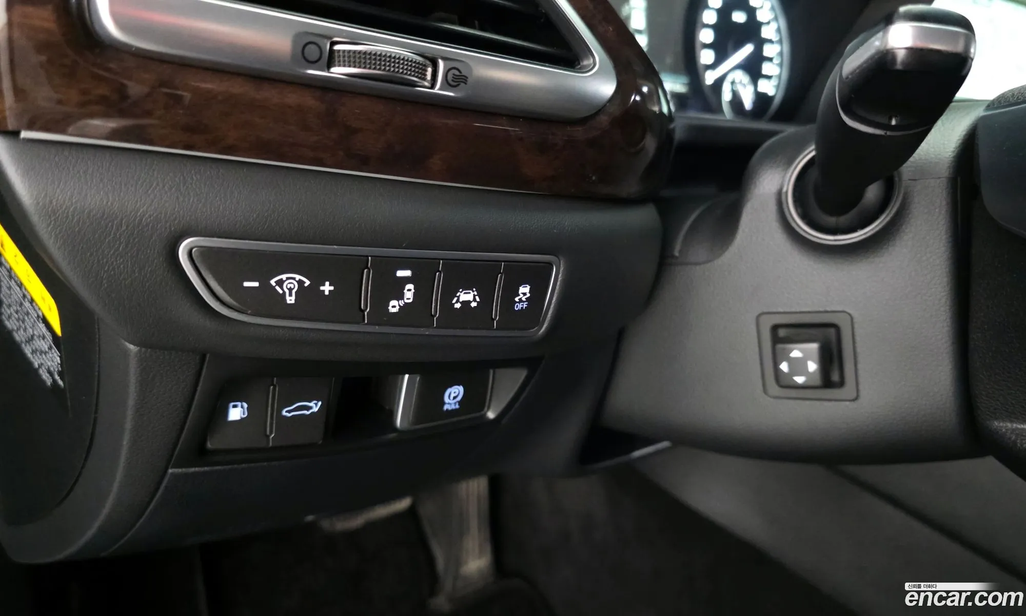Genesis EQ900 2016 — 8