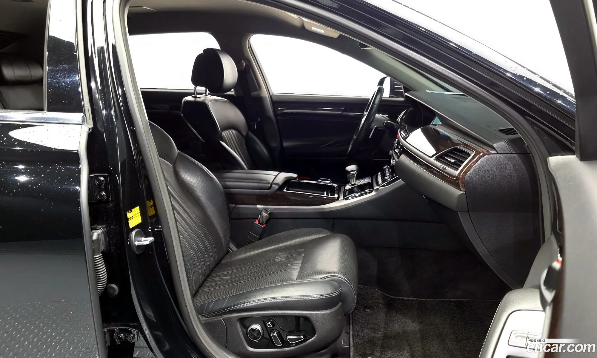 Genesis EQ900 2016 — 23
