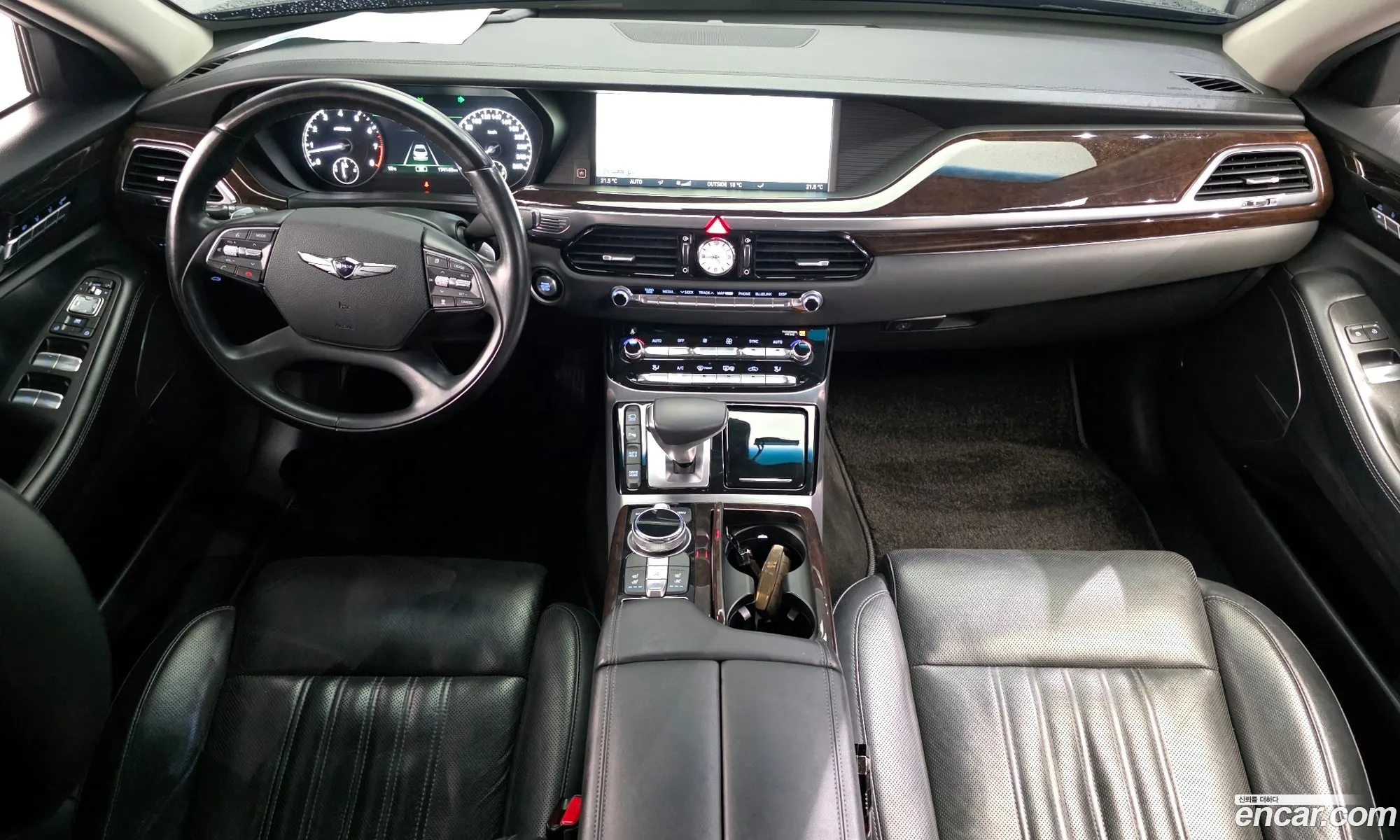 Genesis EQ900 2016 — 12