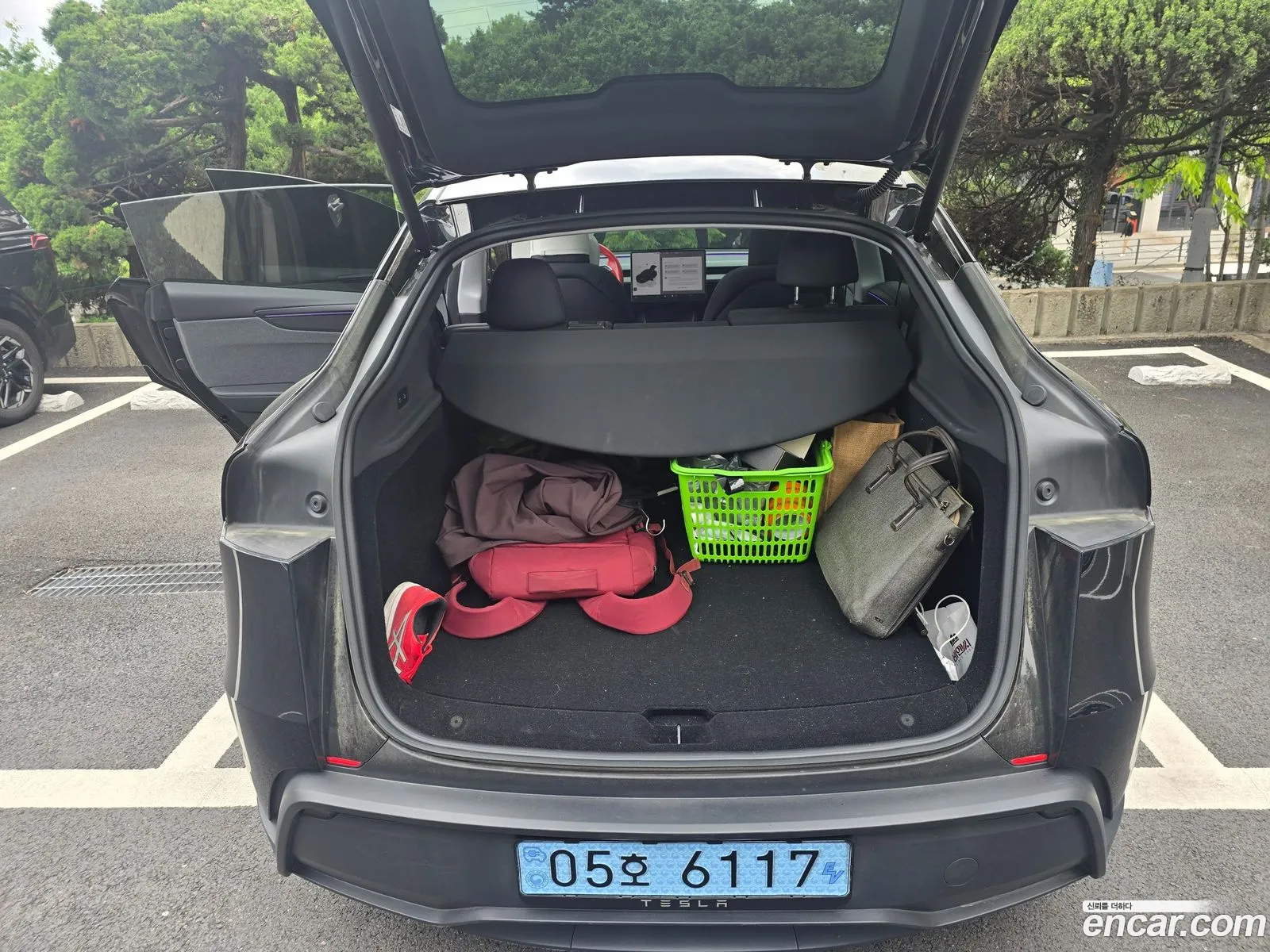 Tesla Model Y 2025 — 4