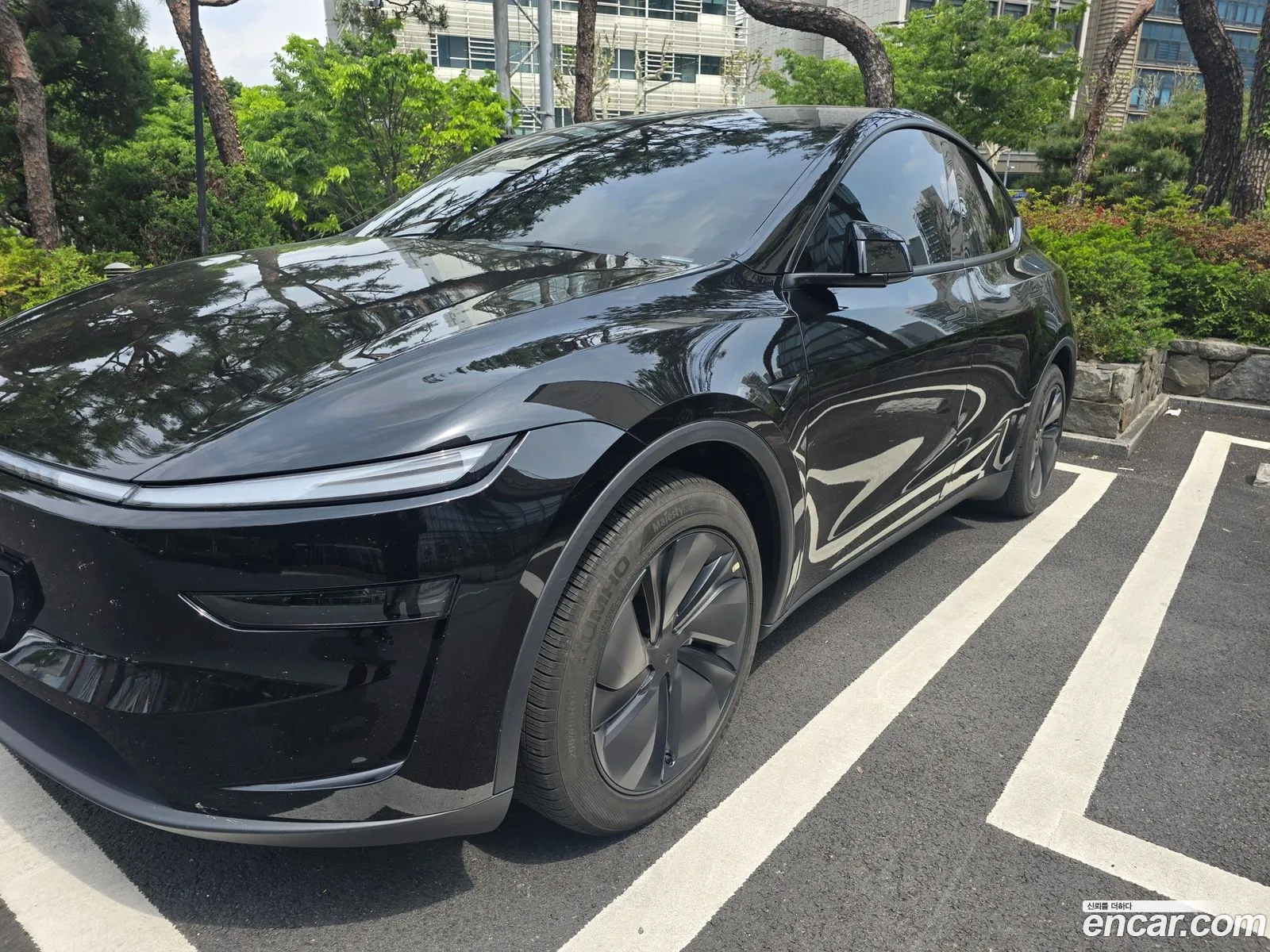 Tesla Model Y 2025 — 7