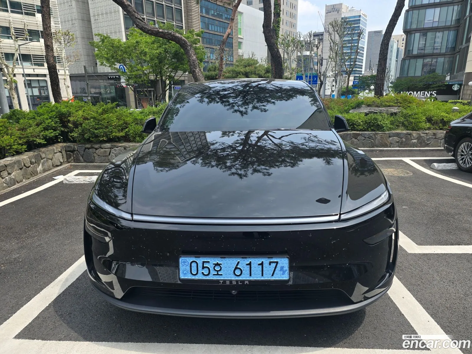 Tesla Model Y 2025 — 11
