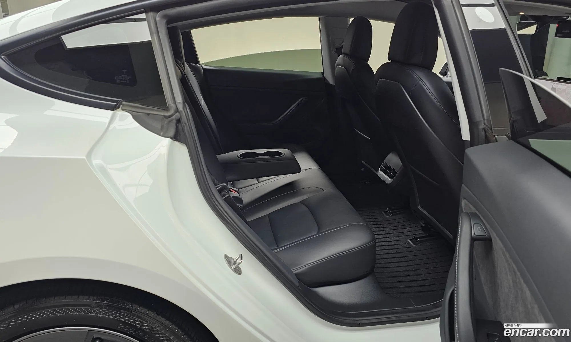 Tesla Model 3 2021 — 28