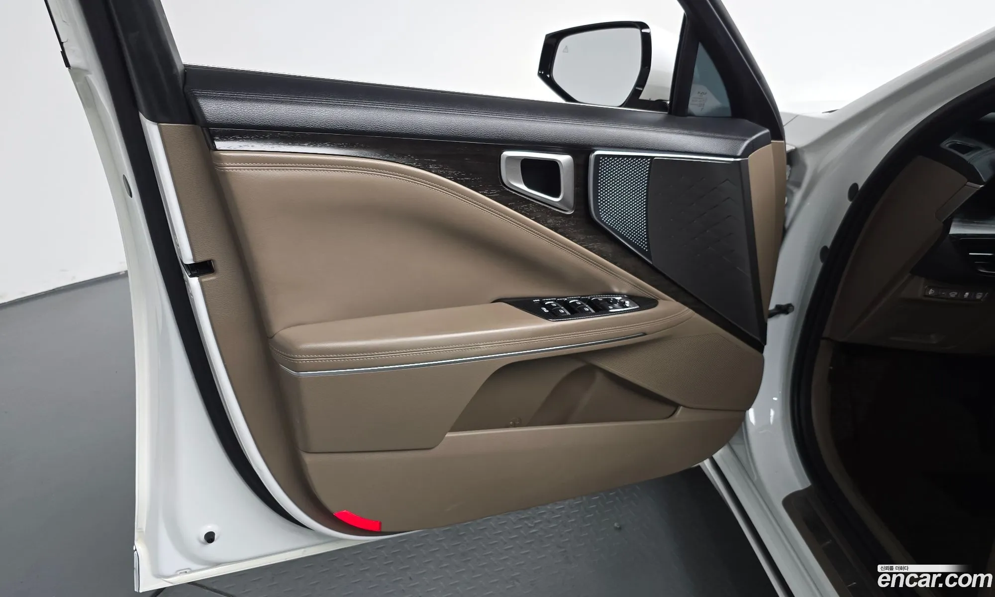 Kia K8 Hybrid 2022 — 8
