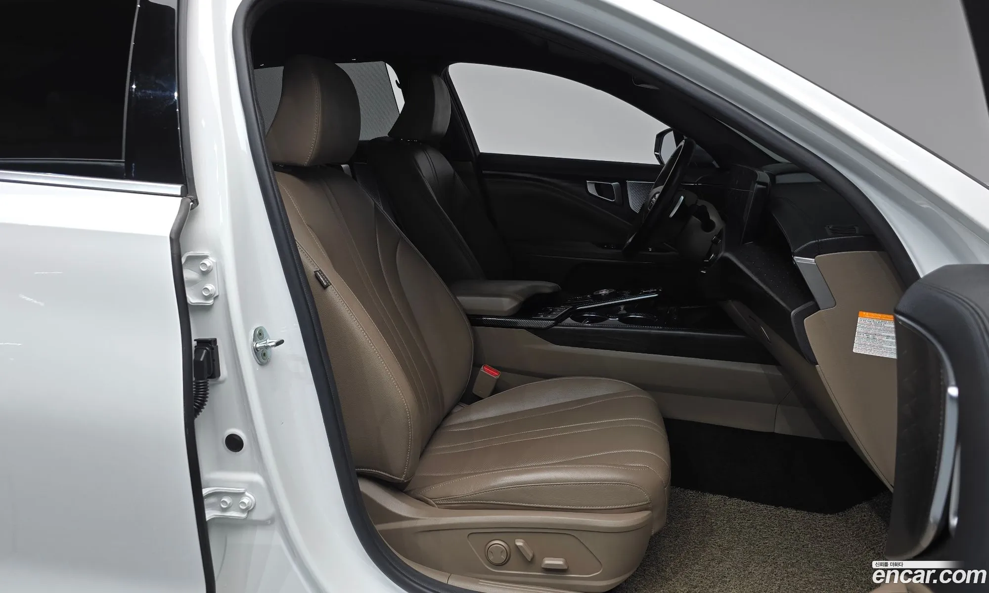 Kia K8 Hybrid 2022 — 15