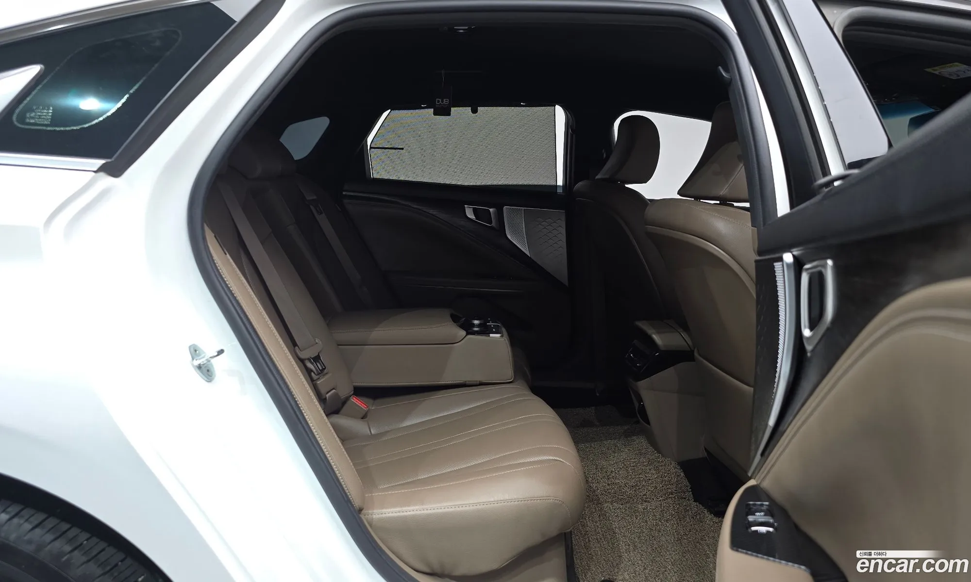 Kia K8 Hybrid 2022 — 11