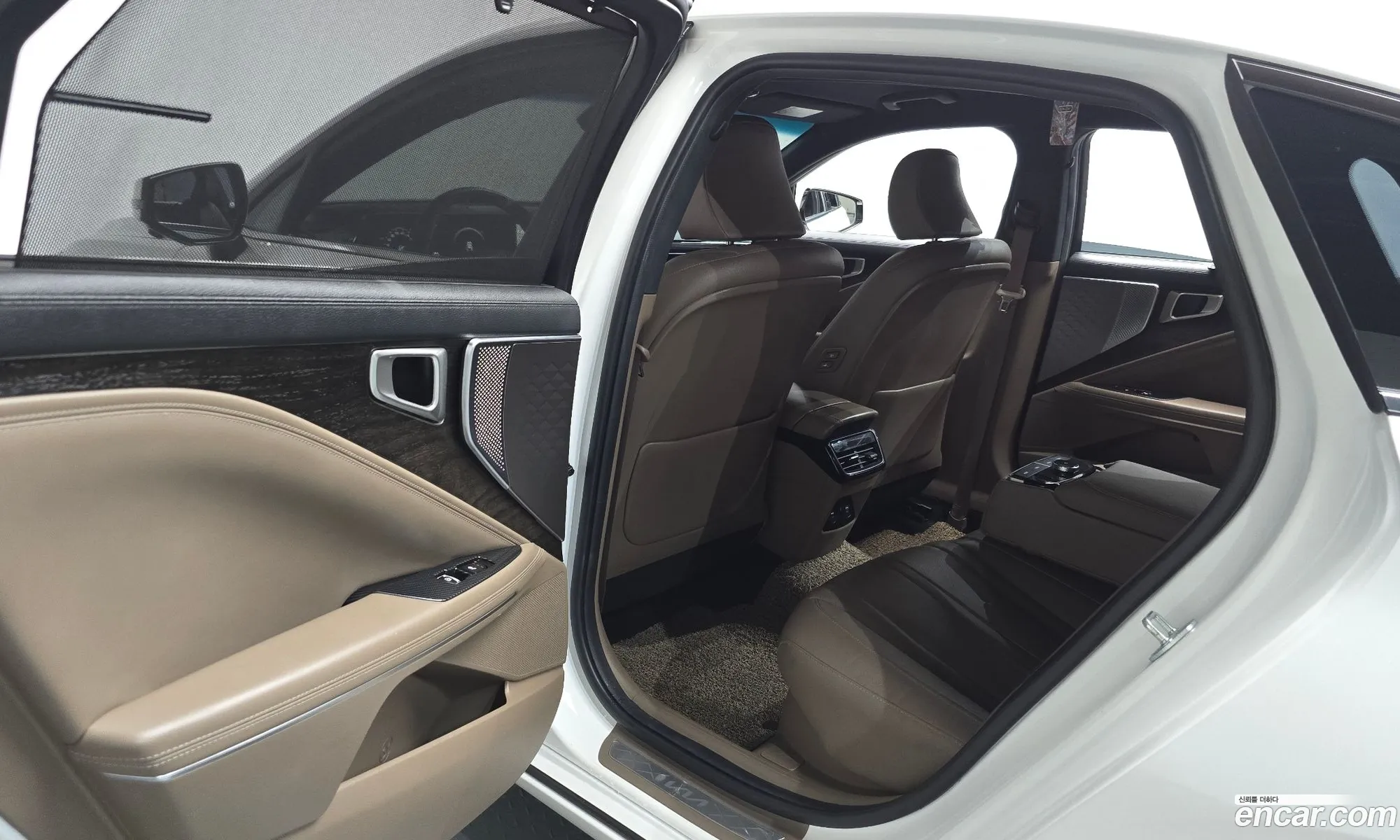 Kia K8 Hybrid 2022 — 25