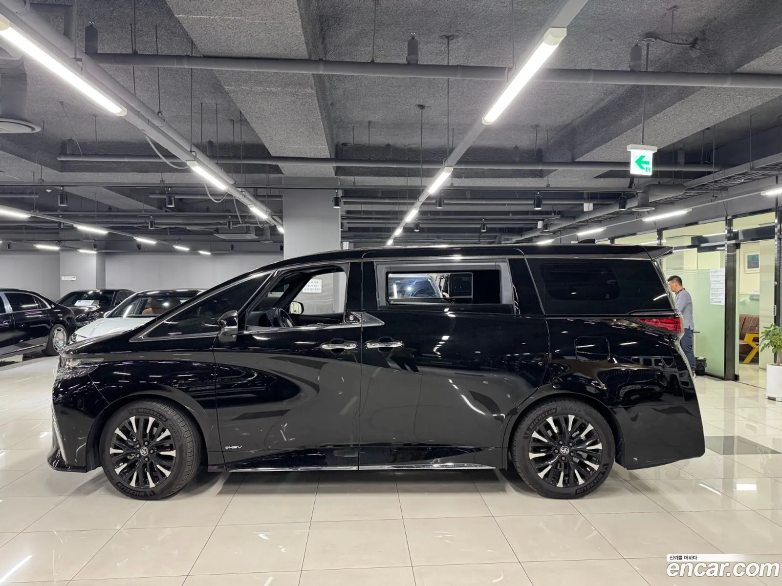 Toyota Alphard 2024 — 4