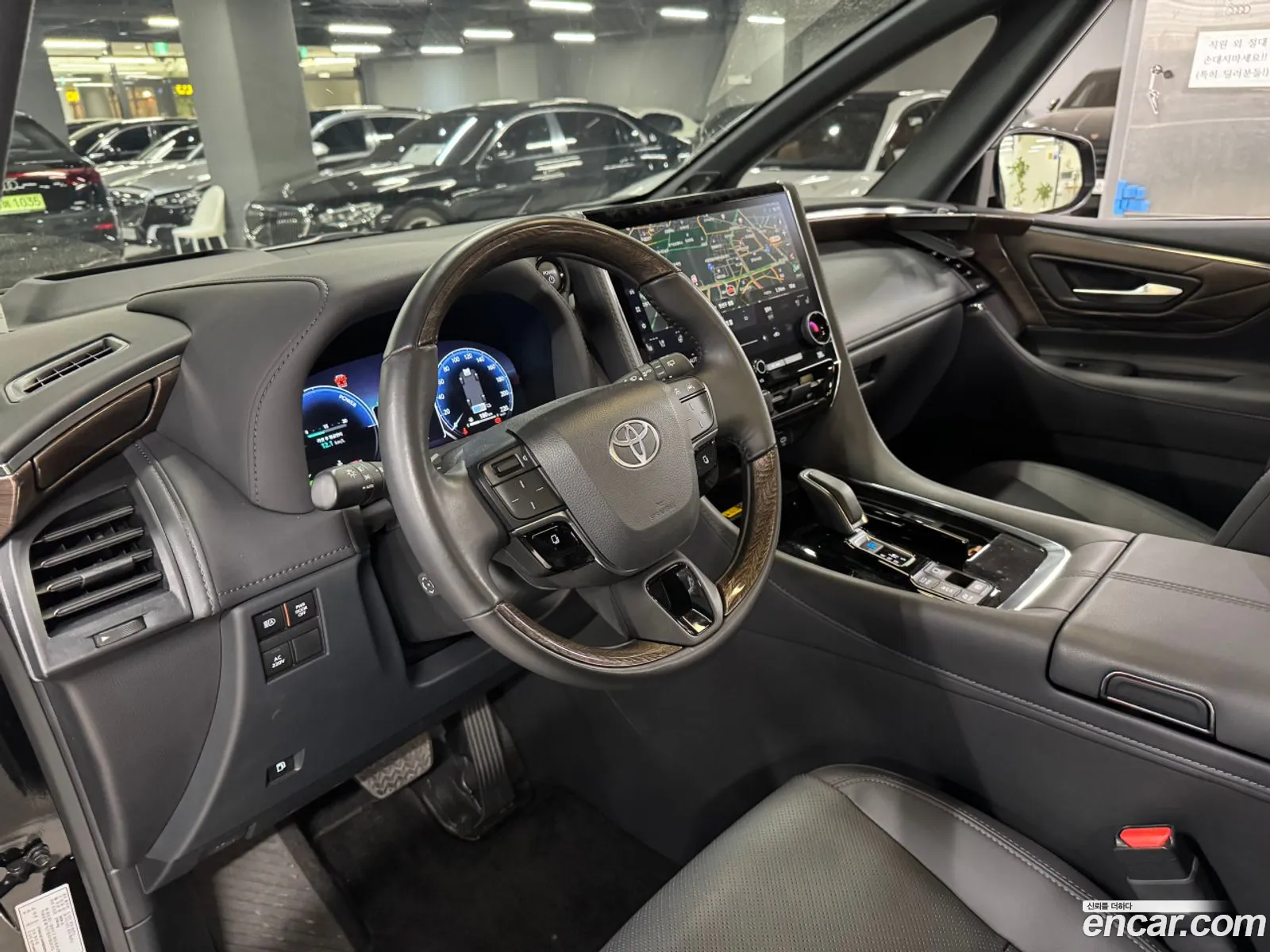 Toyota Alphard 2024 — 10