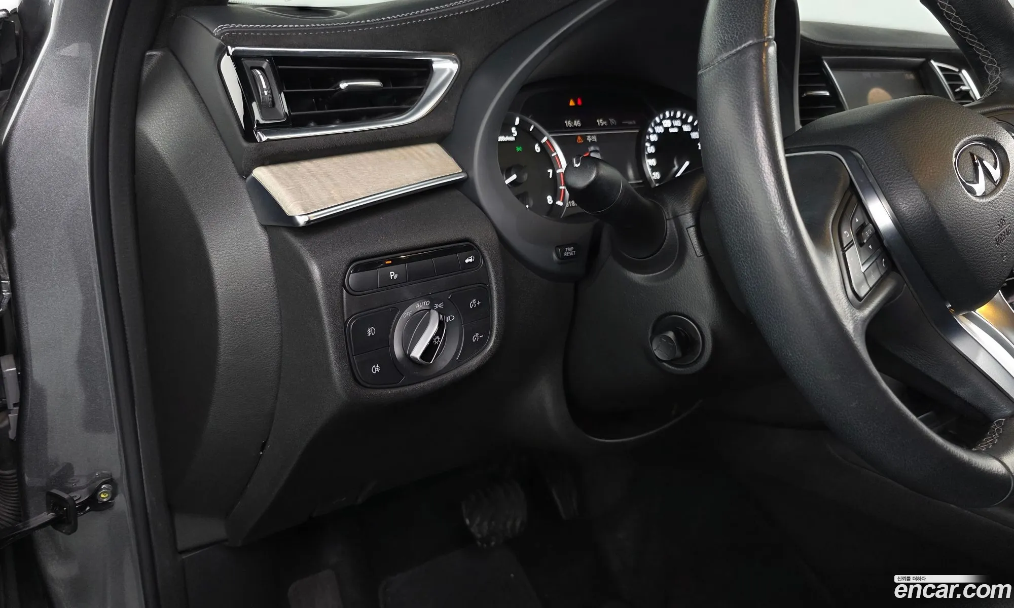 Infiniti QX50 2019 3PCAJ5M33KF129602 — 10