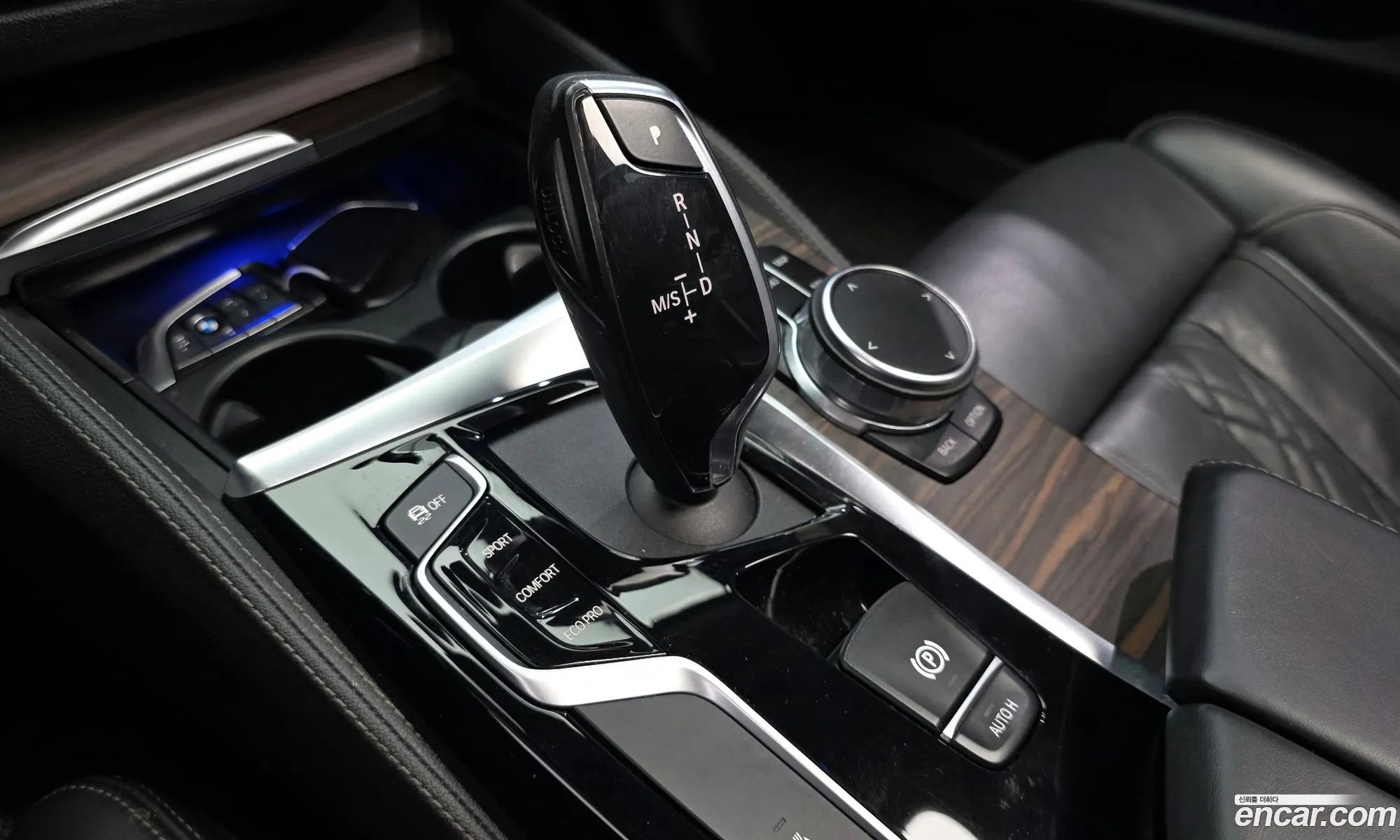 BMW 5 Series 2018 WBAJD3105JWC99427 — 4