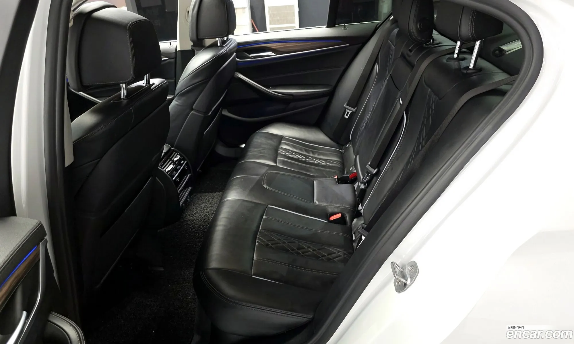 BMW 5 Series 2018 WBAJD3105JWC99427 — 5