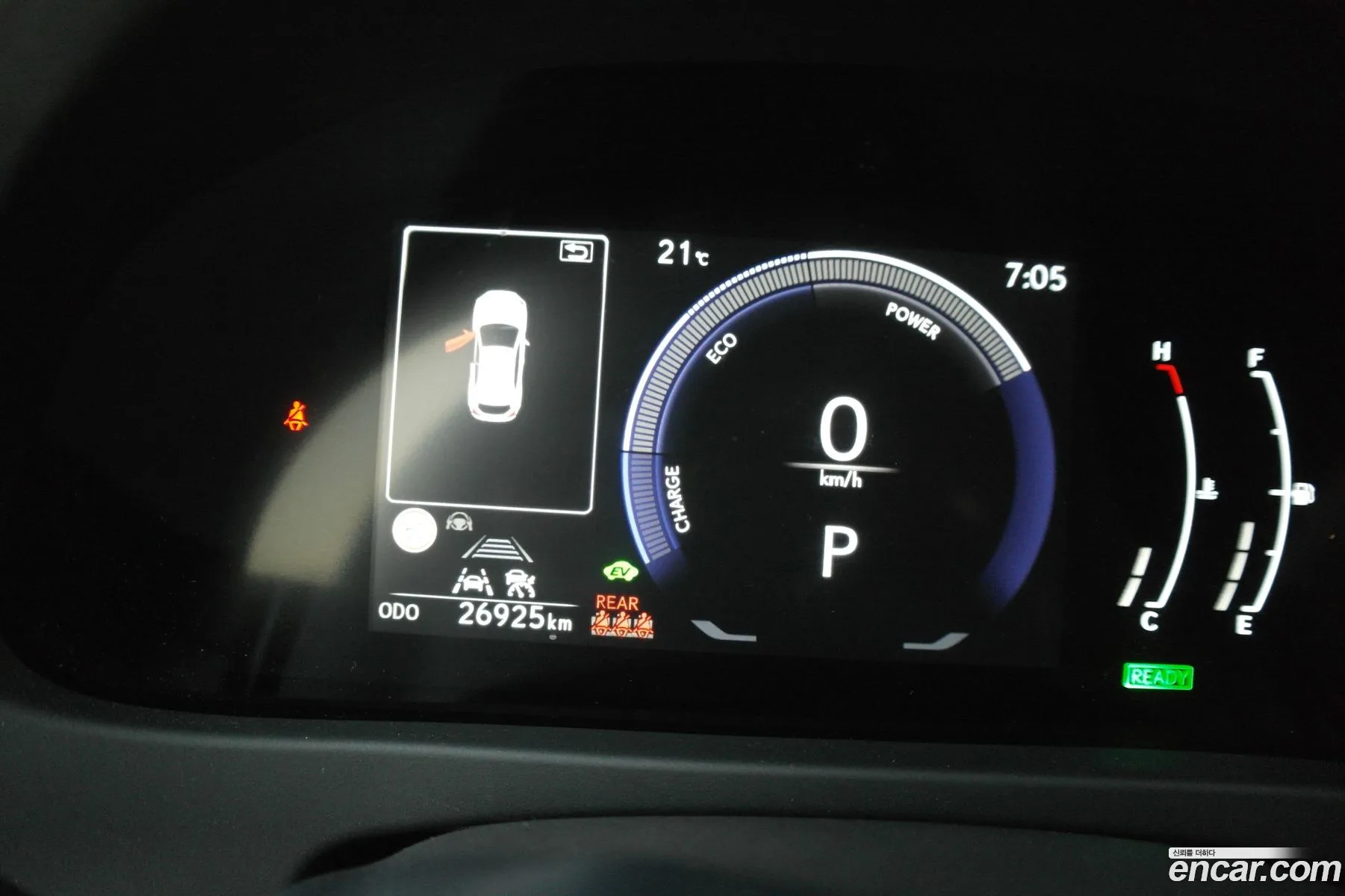 Lexus UX300h 2024 — 17