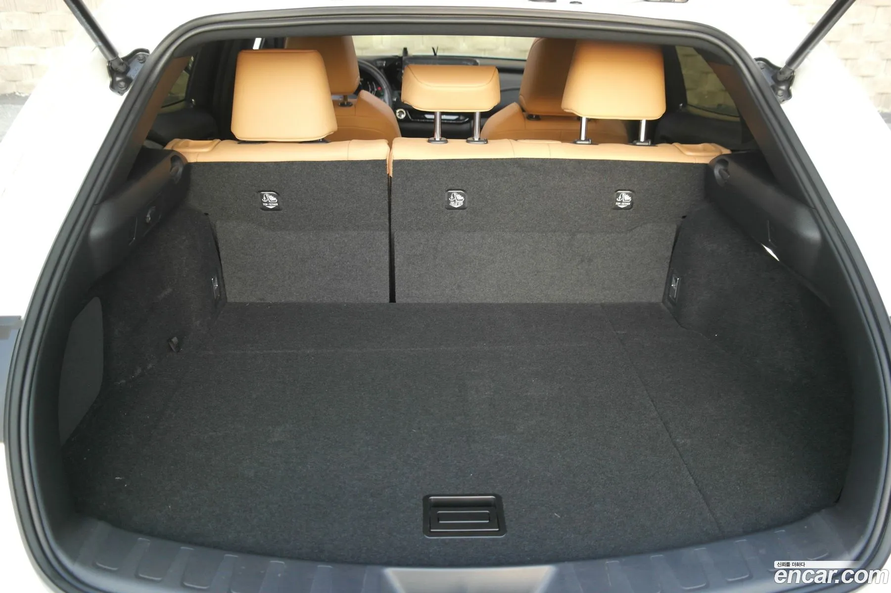 Lexus UX300h 2024 — 16
