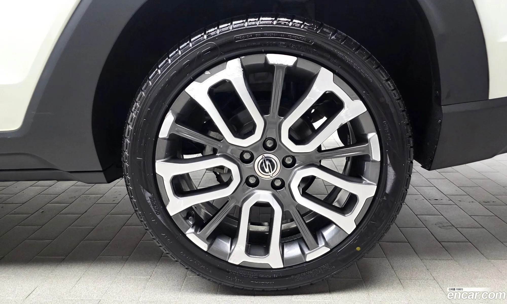 KG Mobility (SsangYong) Torres 2022 — 15