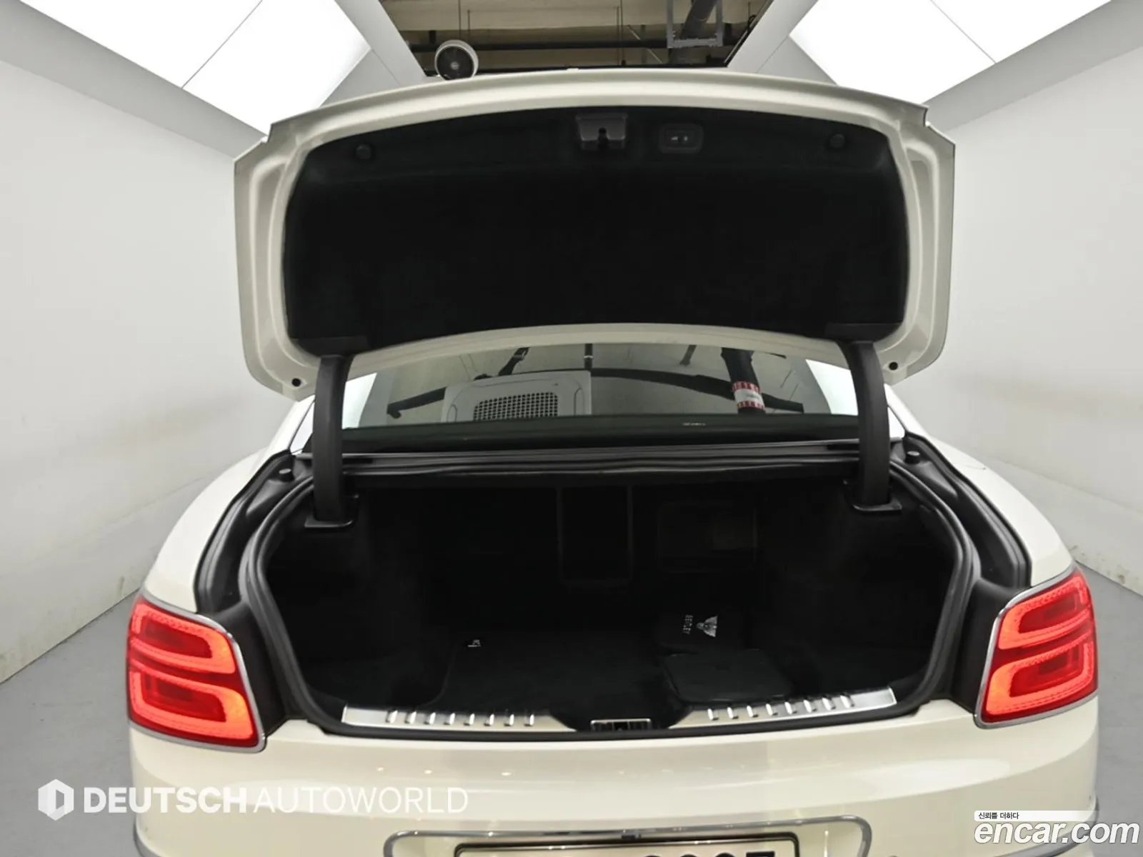 Bentley Flying Spur 2021 — 11