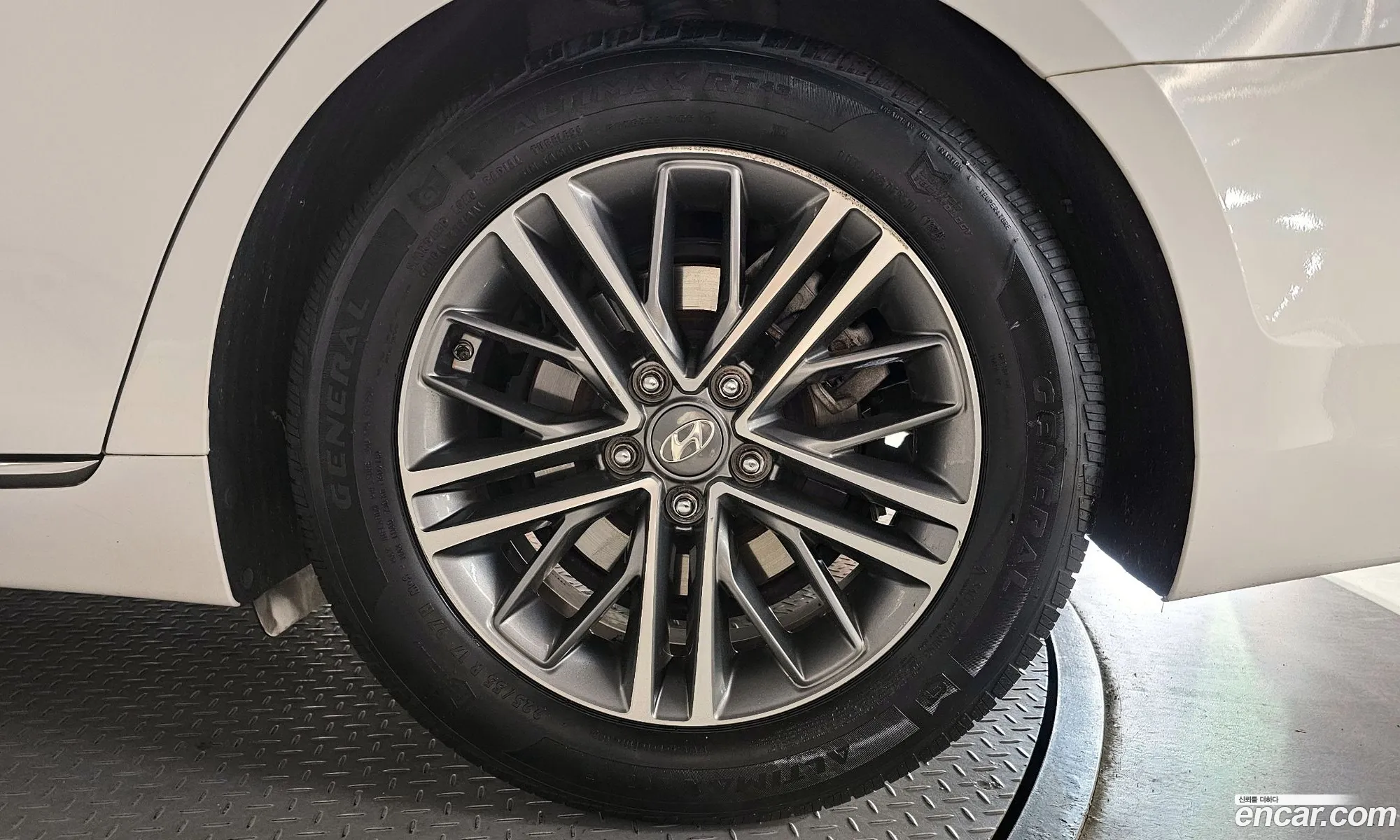 Hyundai Grandeur IG 2017 — 28