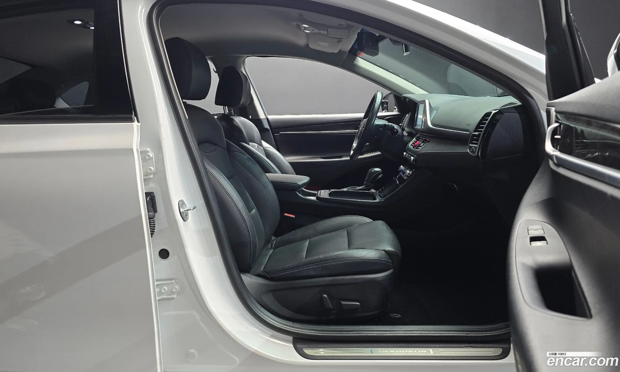 Hyundai Grandeur IG 2017 — 19