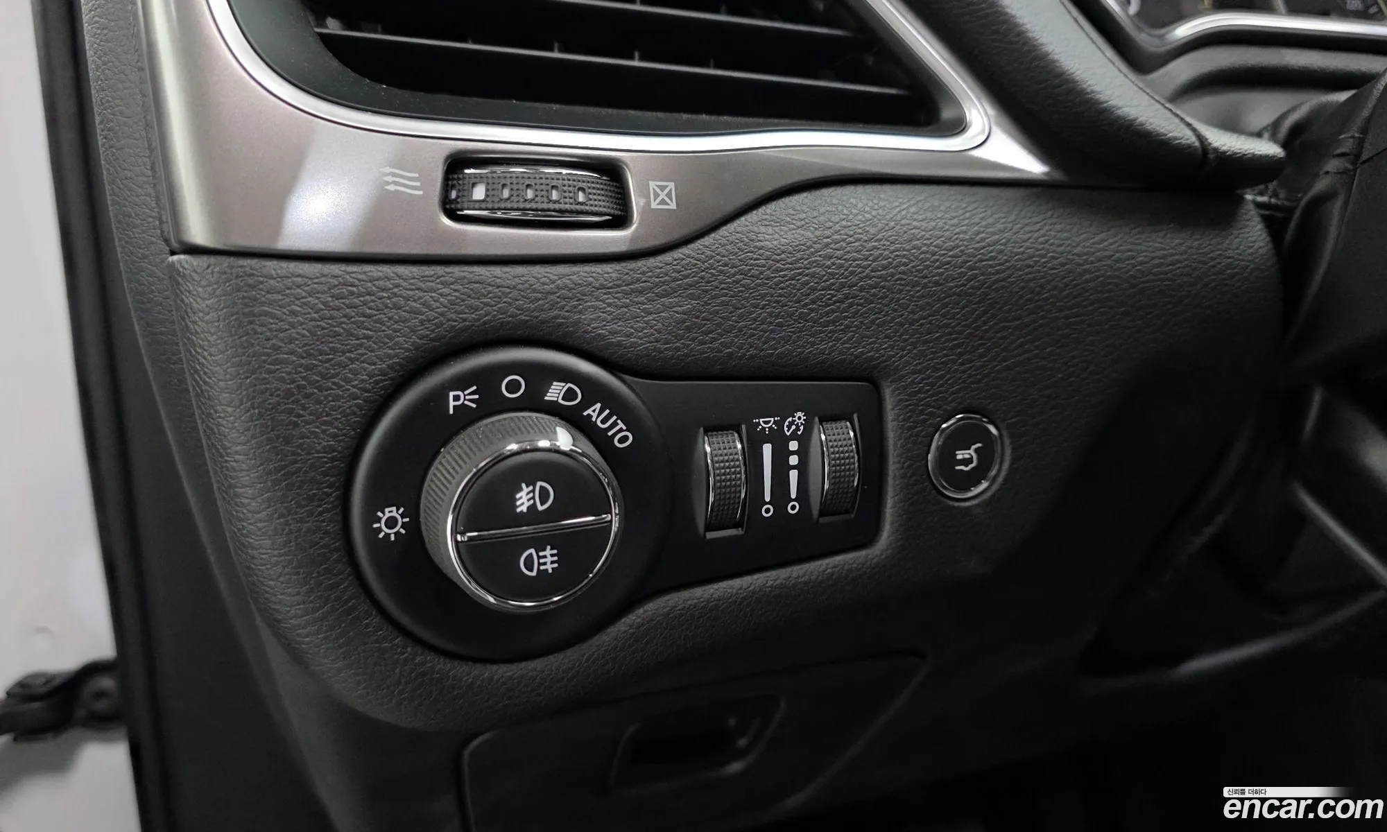 Jeep Cherokee 2019 1C4PJMCB9KD329307 — 19