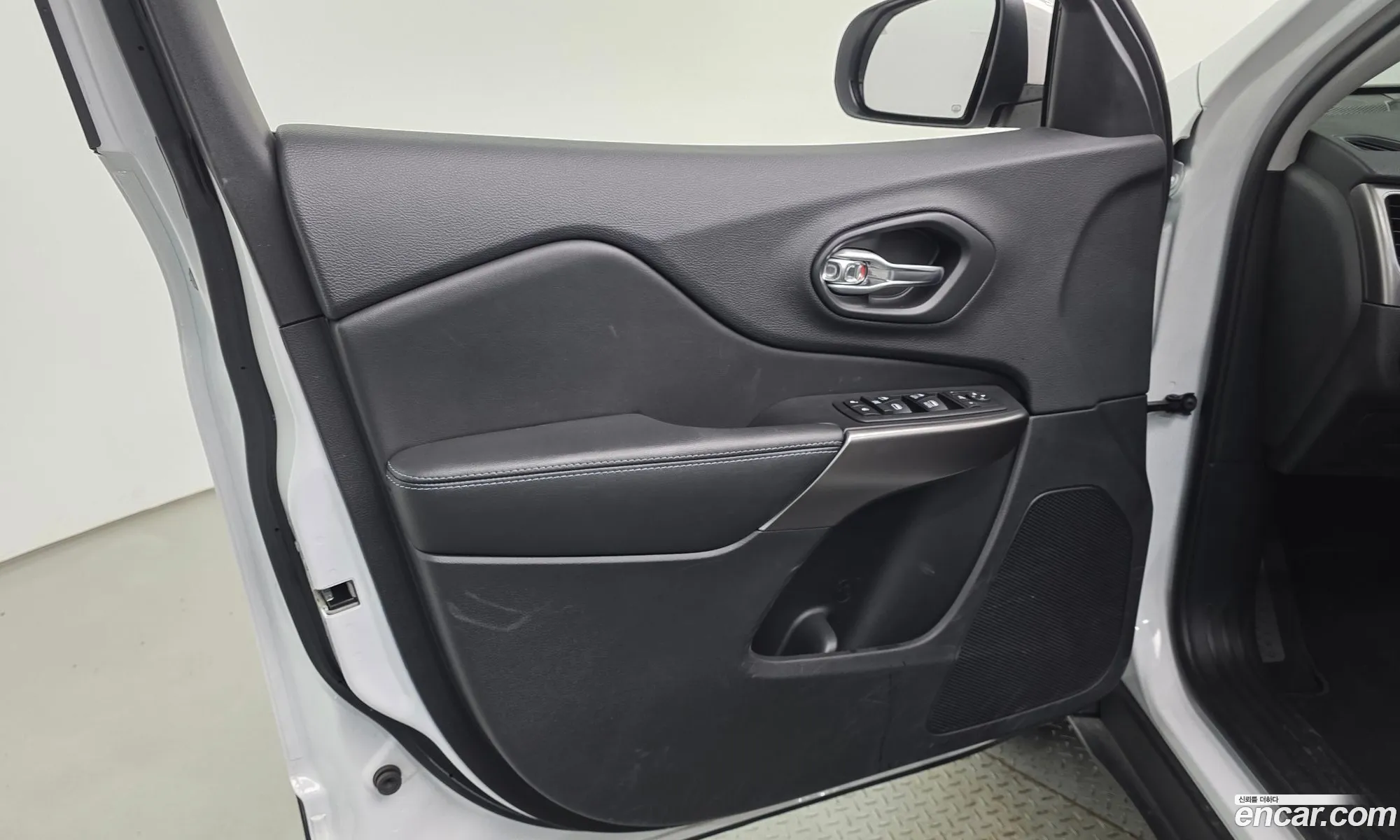Jeep Cherokee 2019 1C4PJMCB9KD329307 — 26