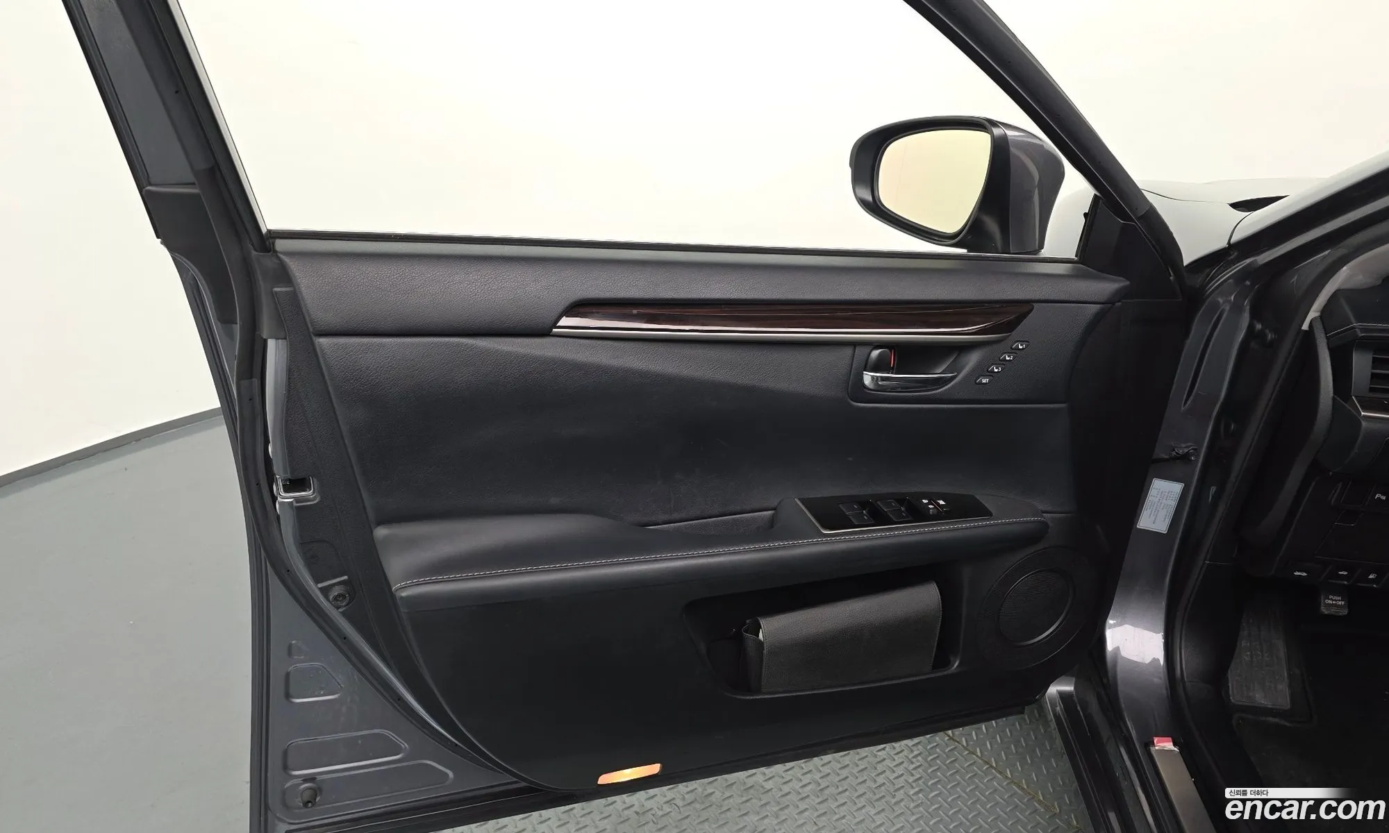 Lexus ES300h 2017 — 5