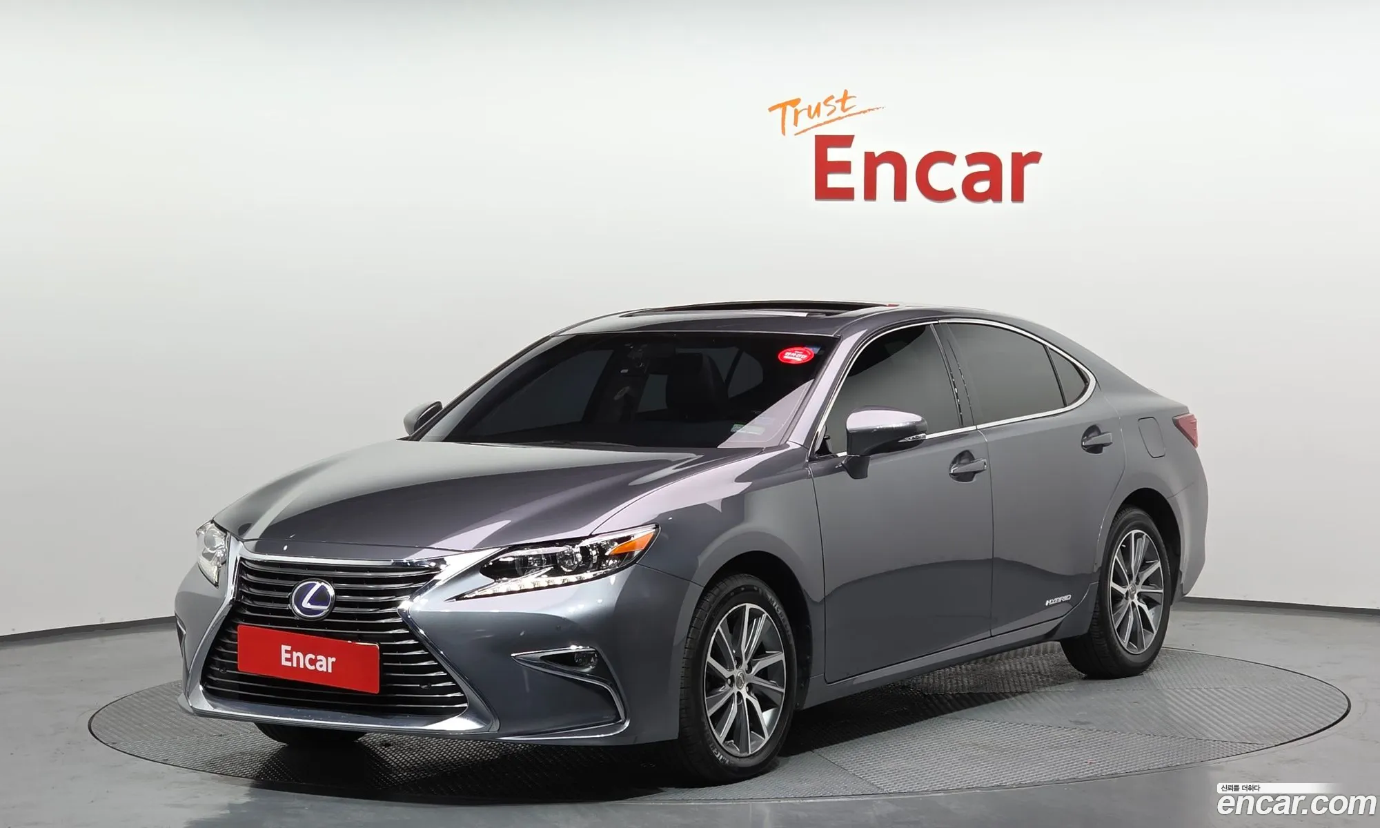 Lexus ES300h 2017 — 32