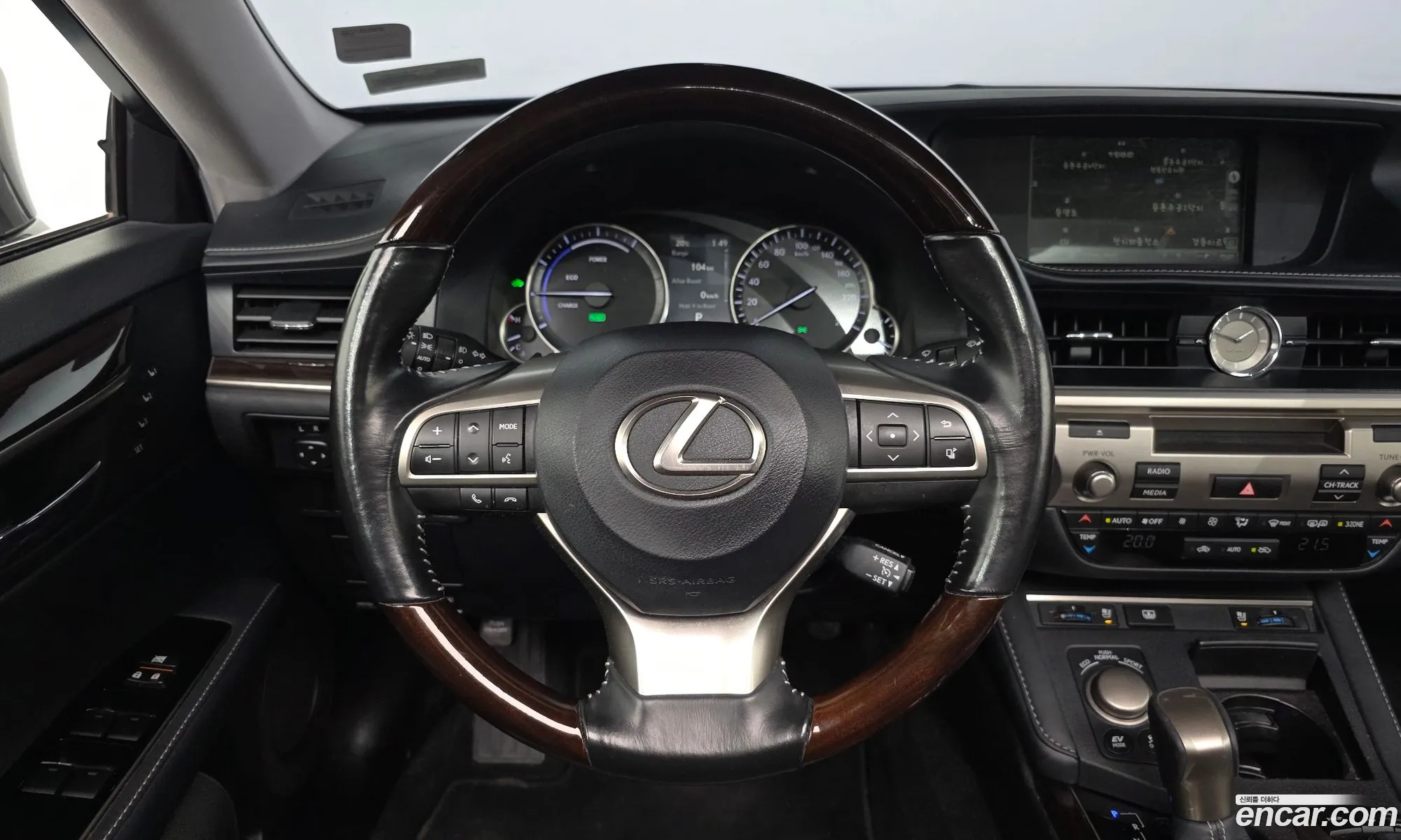 Lexus ES300h 2017 — 13