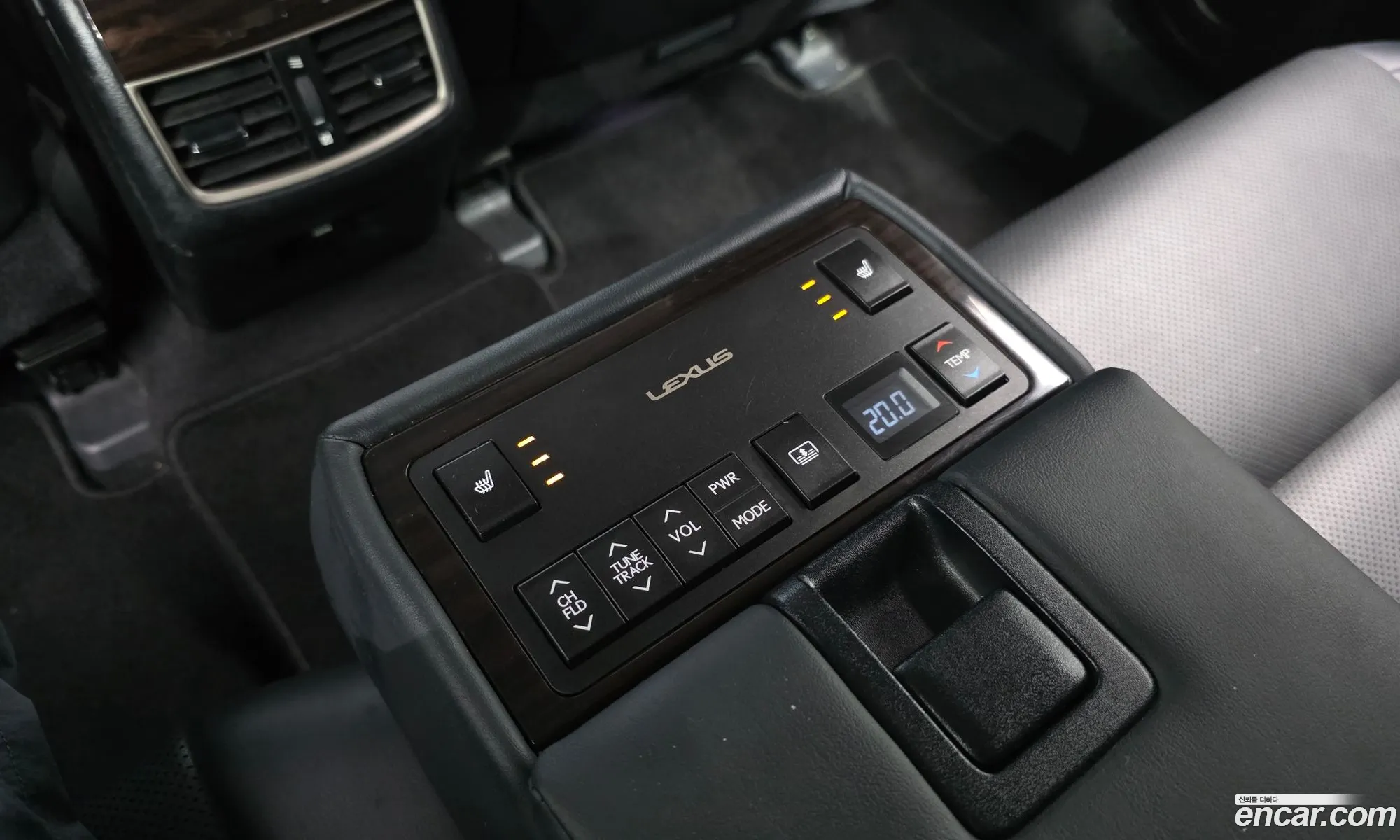 Lexus ES300h 2017 — 12