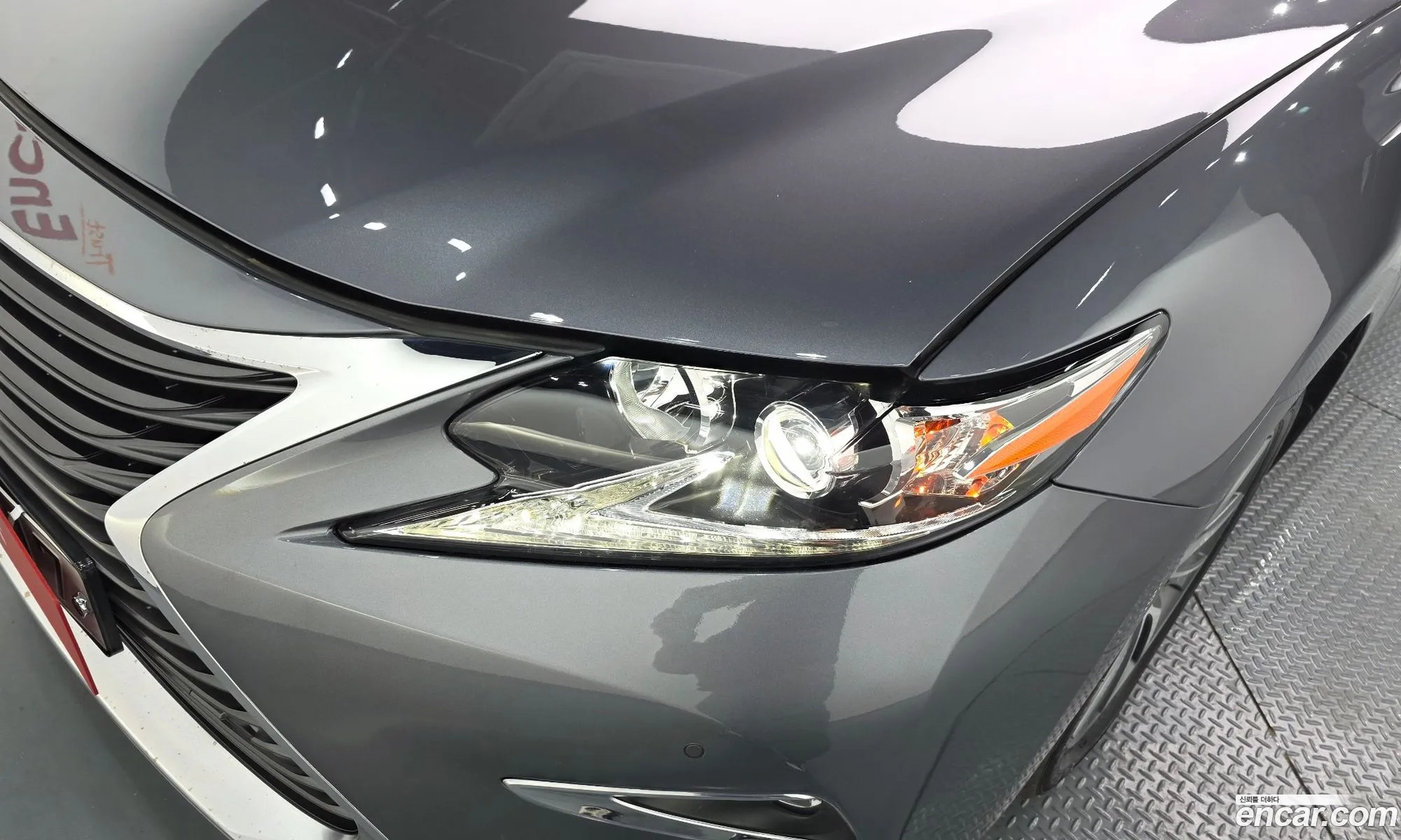 Lexus ES300h 2017 — 19