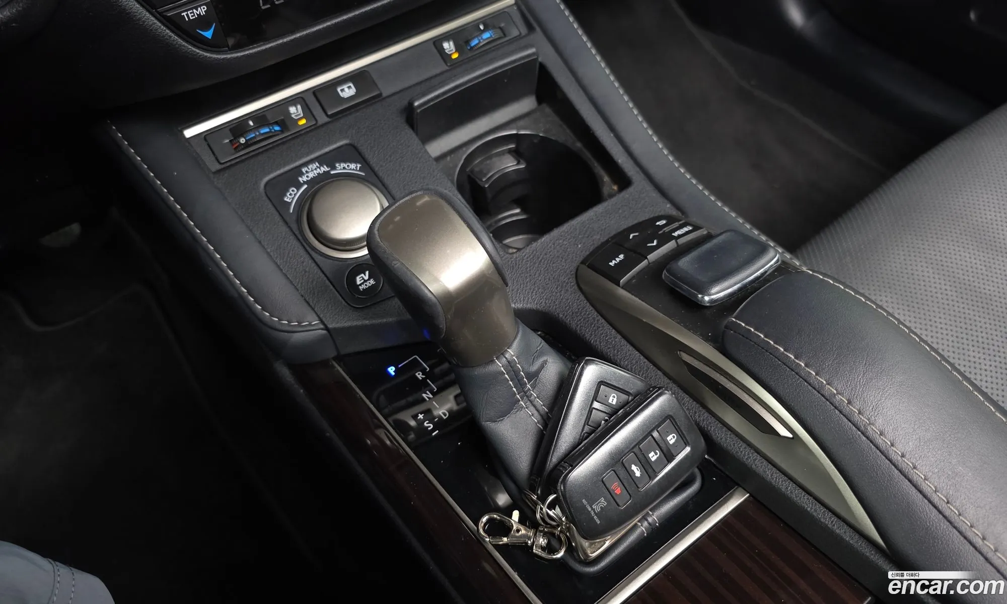 Lexus ES300h 2017 — 15