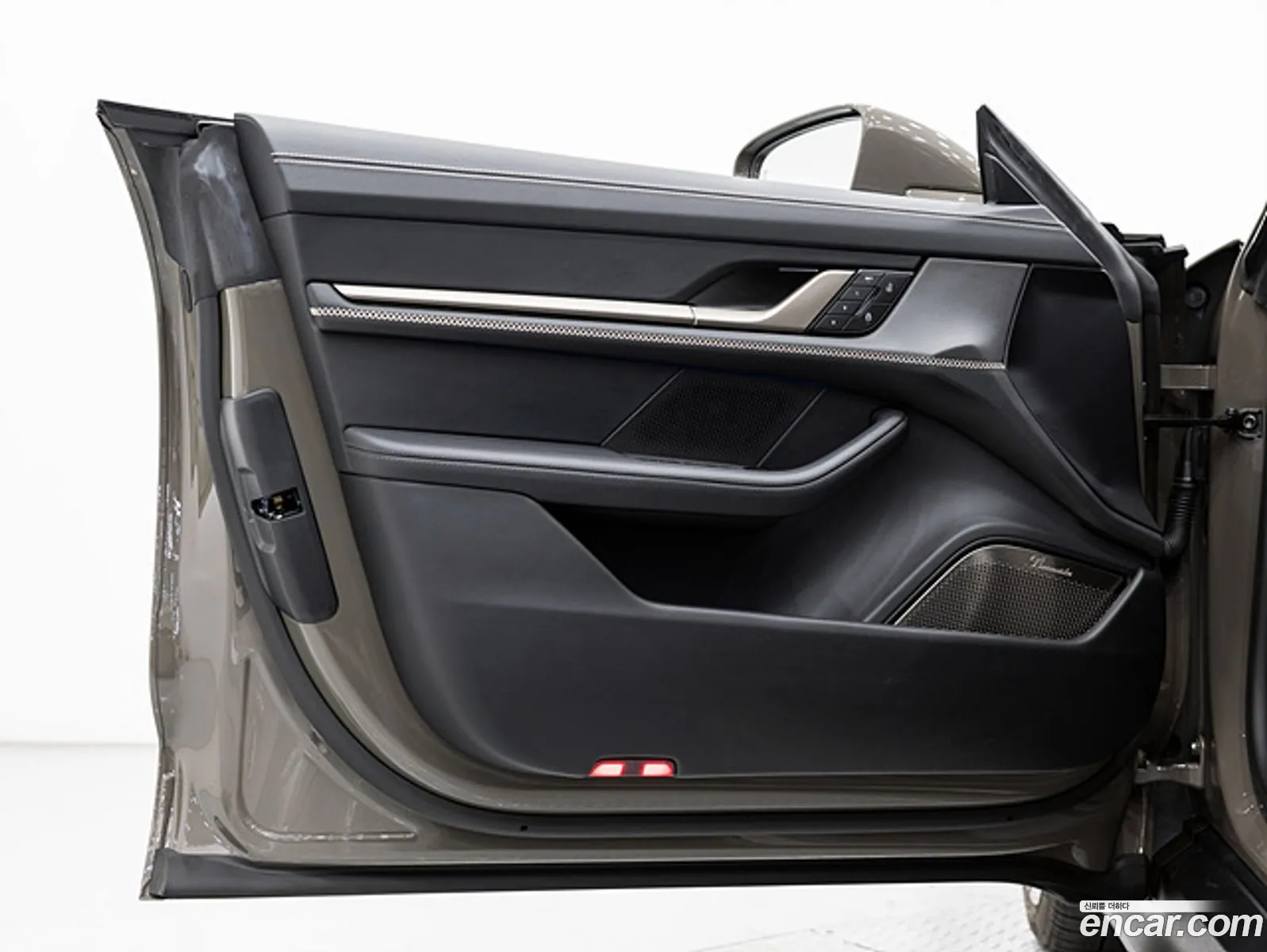 Porsche Taycan 2025 — 20