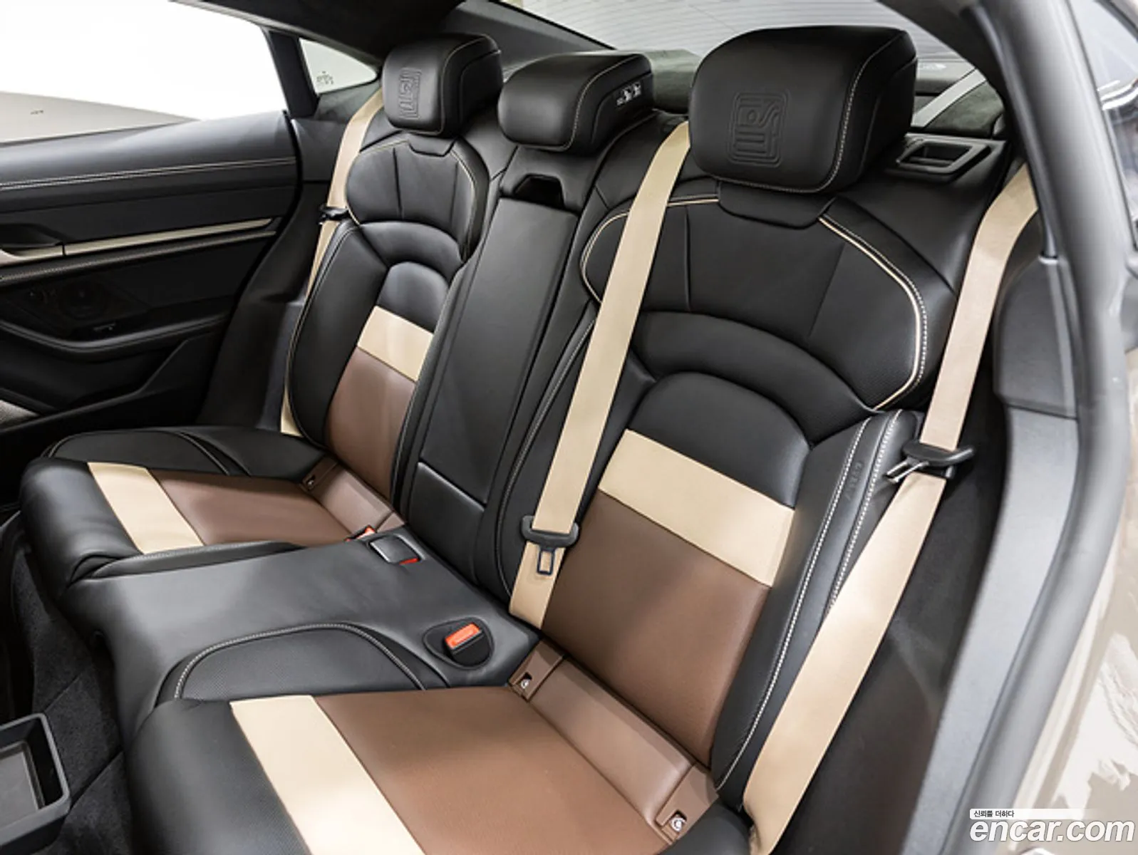 Porsche Taycan 2025 — 17