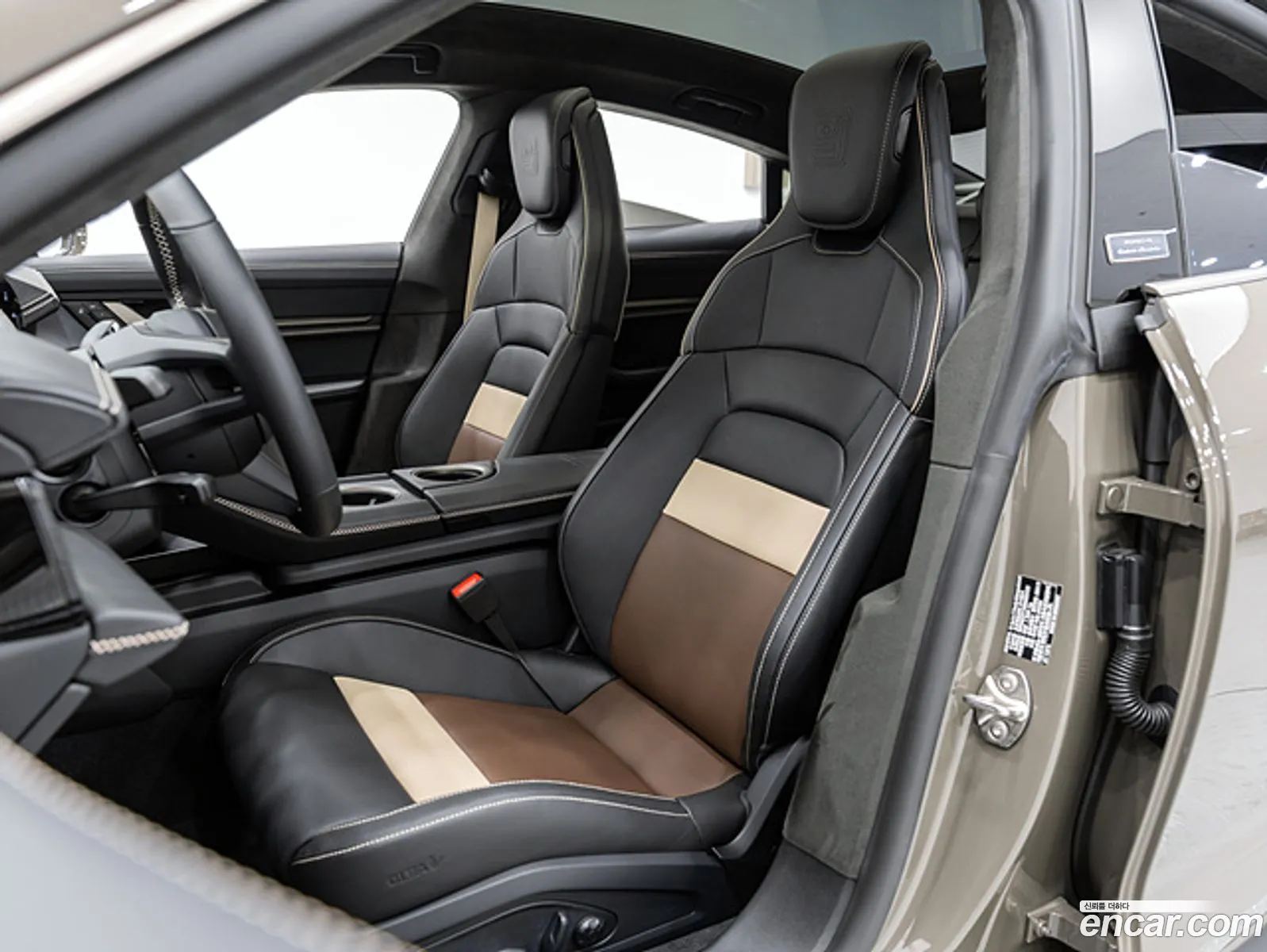 Porsche Taycan 2025 — 18