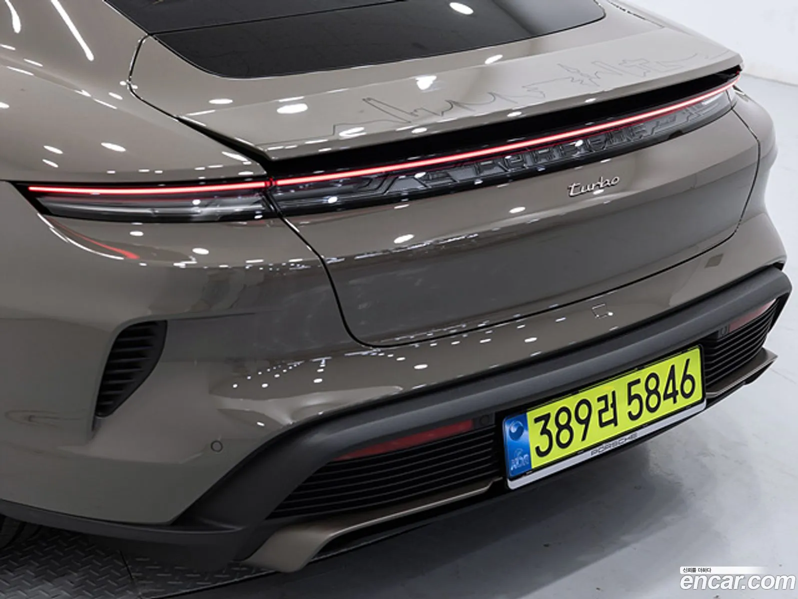 Porsche Taycan 2025 — 13