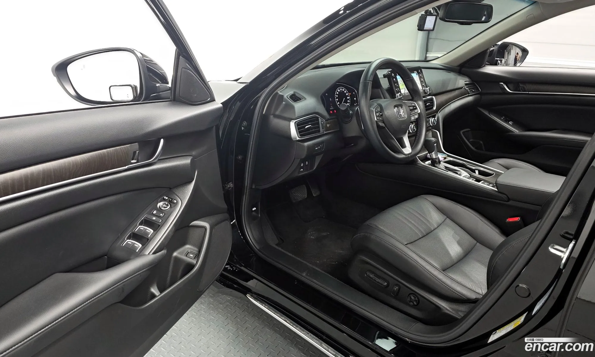 Honda Accord 10th Gen 2021 — 32