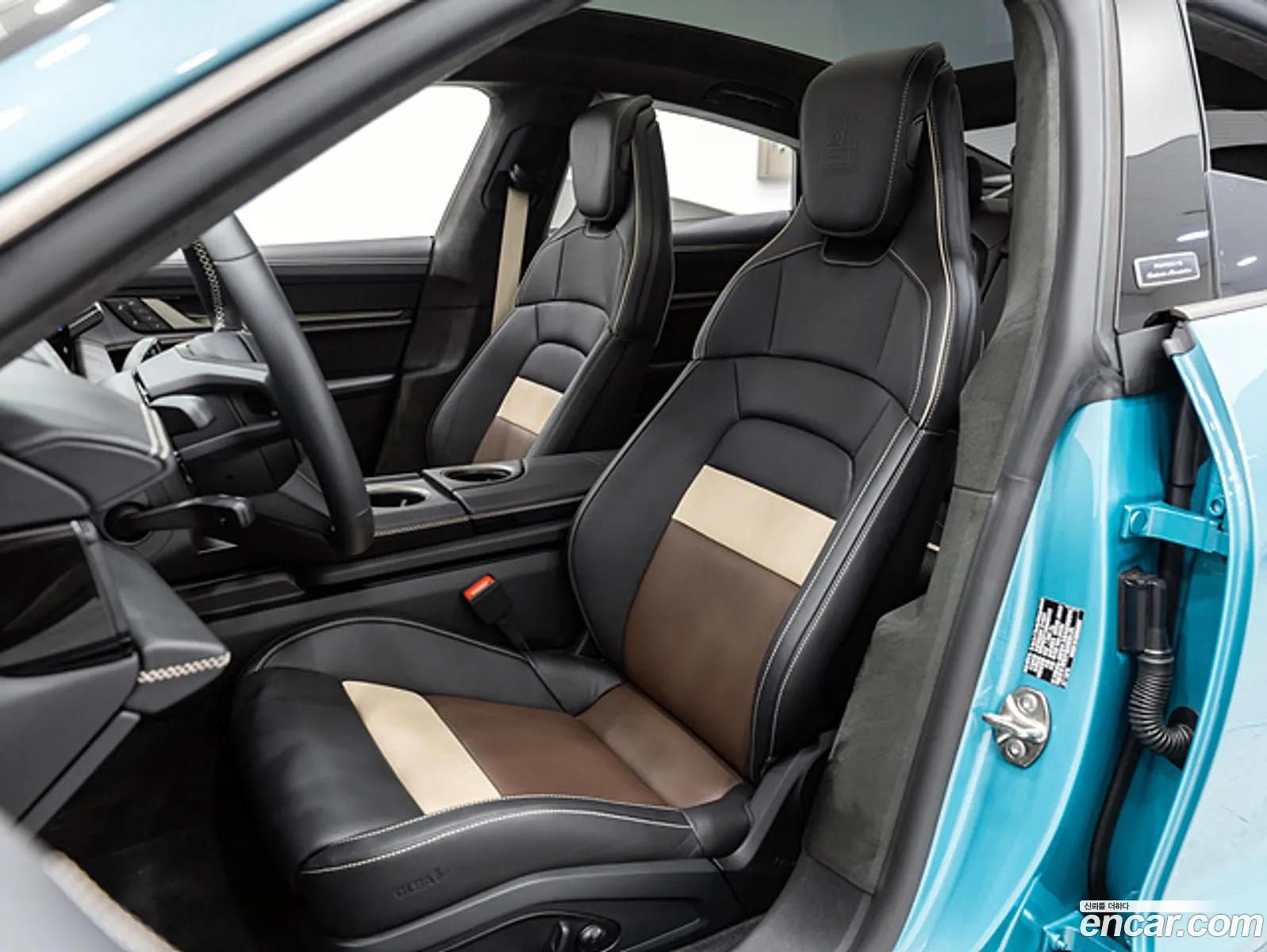 Porsche Taycan 2025 — 4
