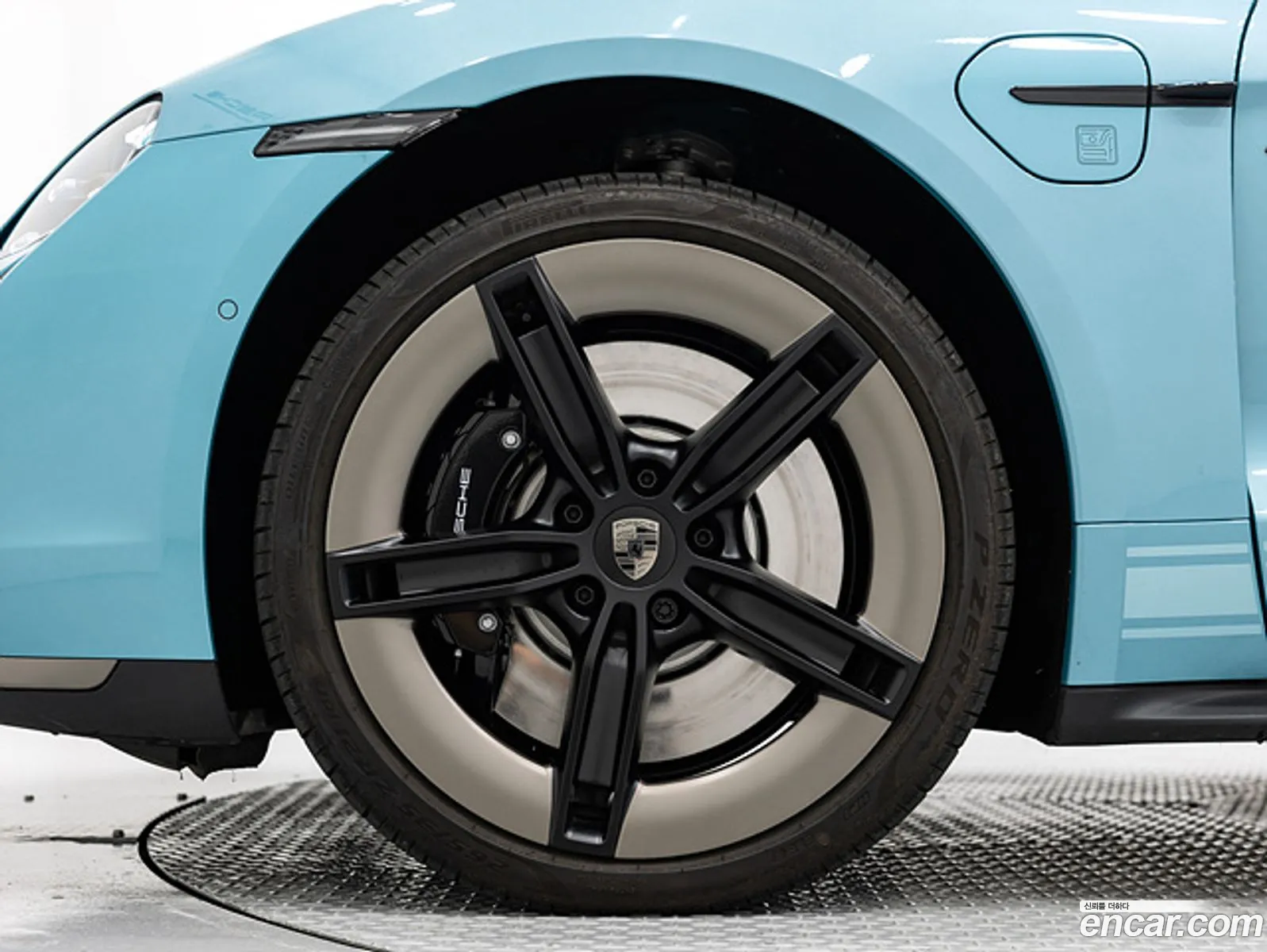 Porsche Taycan 2025 — 12