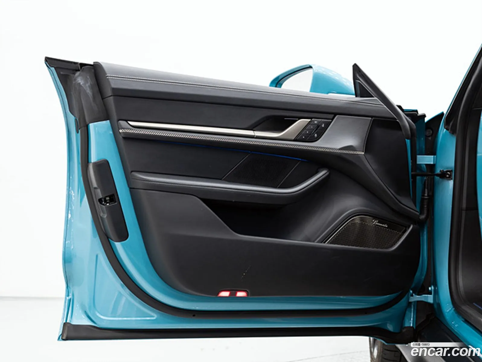 Porsche Taycan 2025 — 14