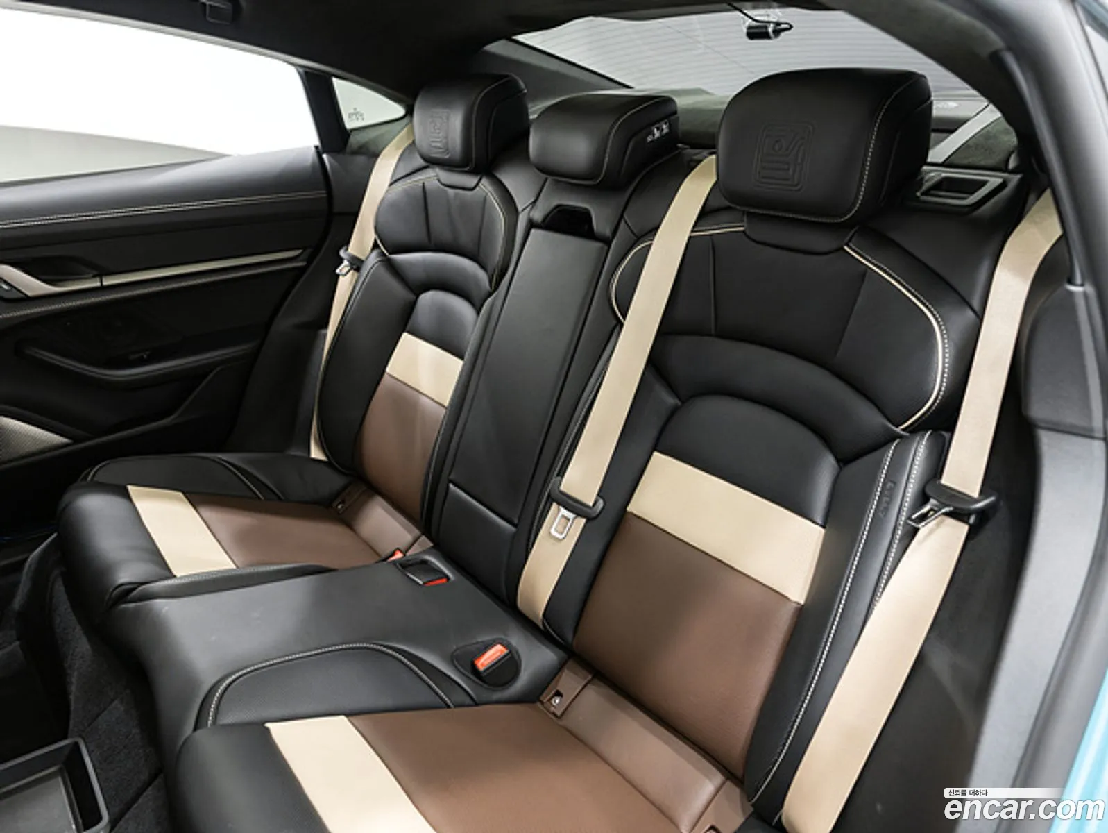 Porsche Taycan 2025 — 2