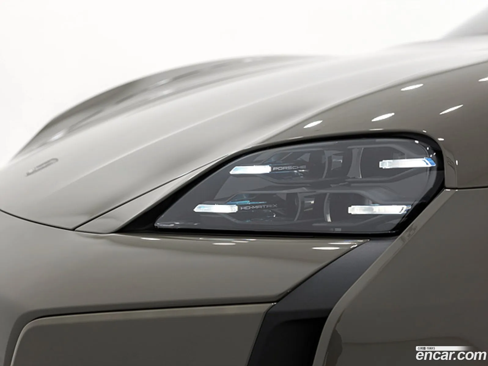 Porsche Taycan 2025 — 16