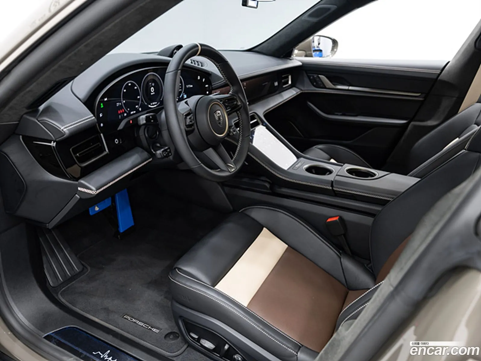 Porsche Taycan 2025 — 14
