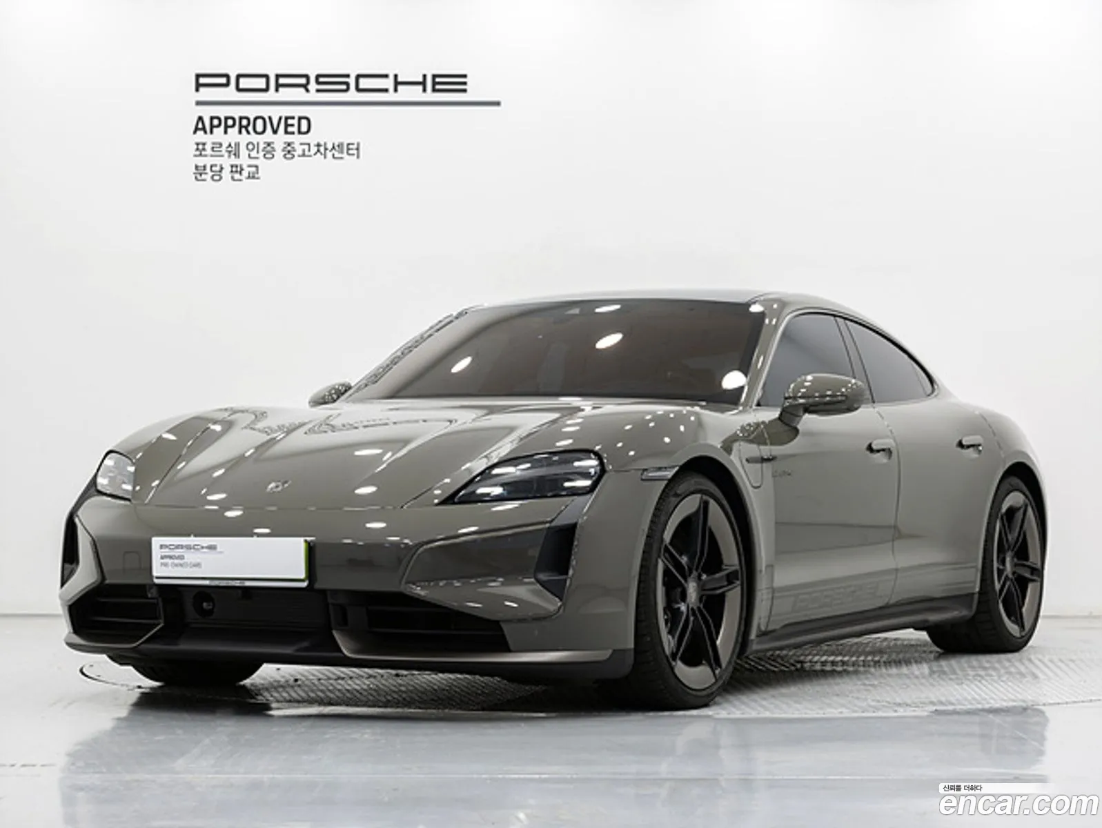 Porsche Taycan 2025 — 17