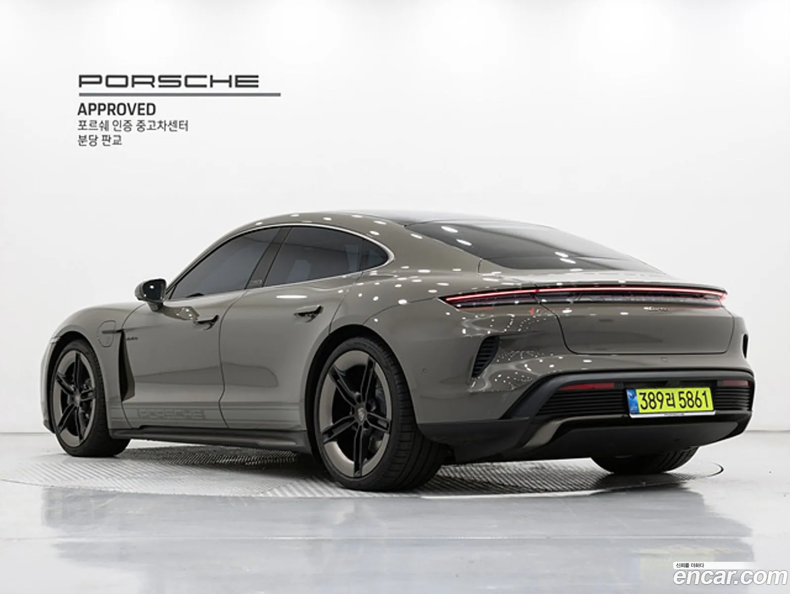 Porsche Taycan 2025 — 18